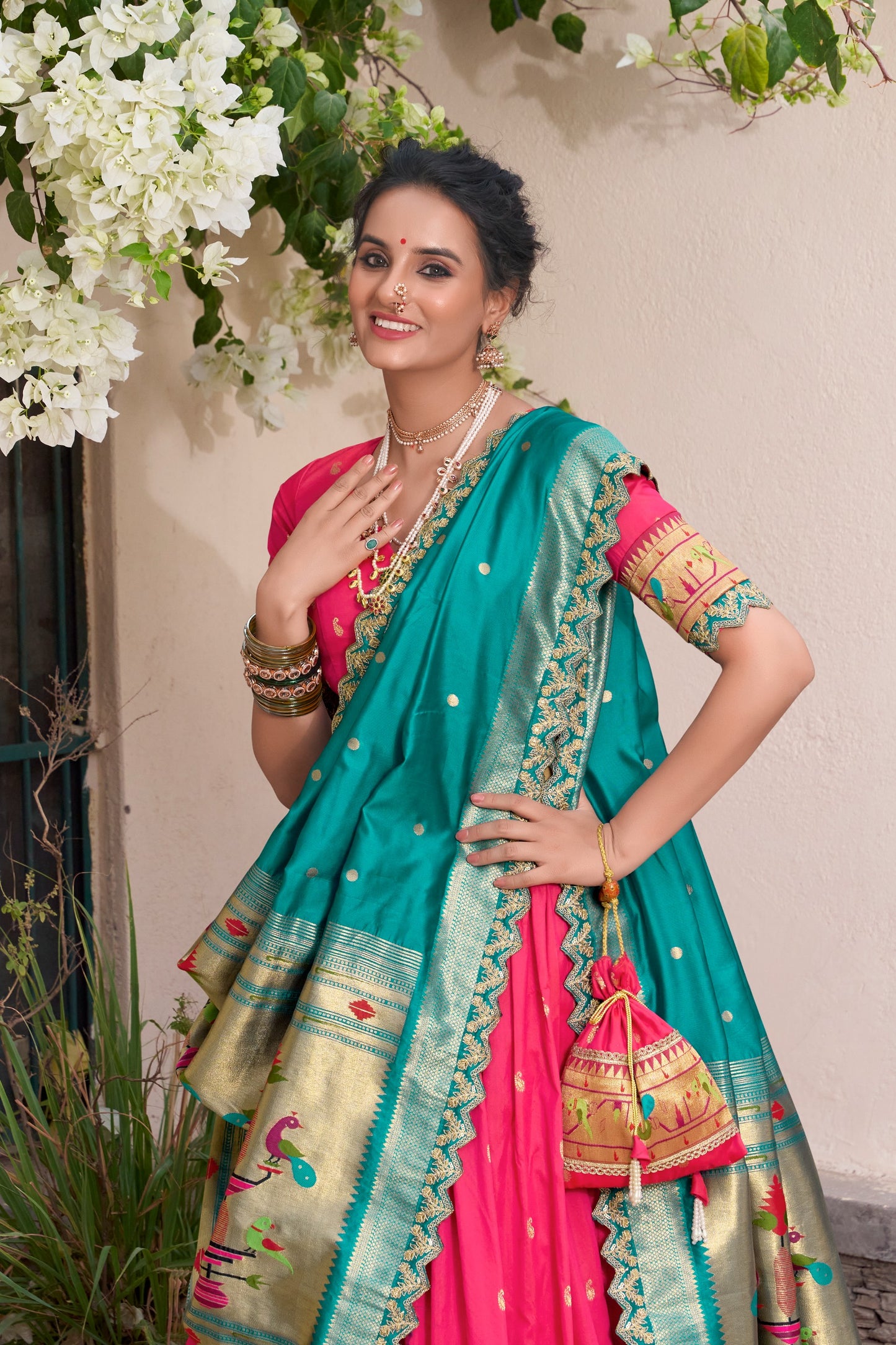 Adorning tradition, one regal Paithani weave at a time 🌸