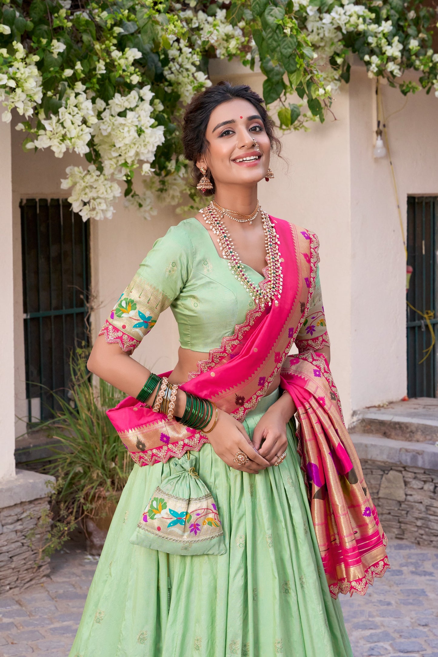 Adorning tradition, one regal Paithani weave at a time 🌸