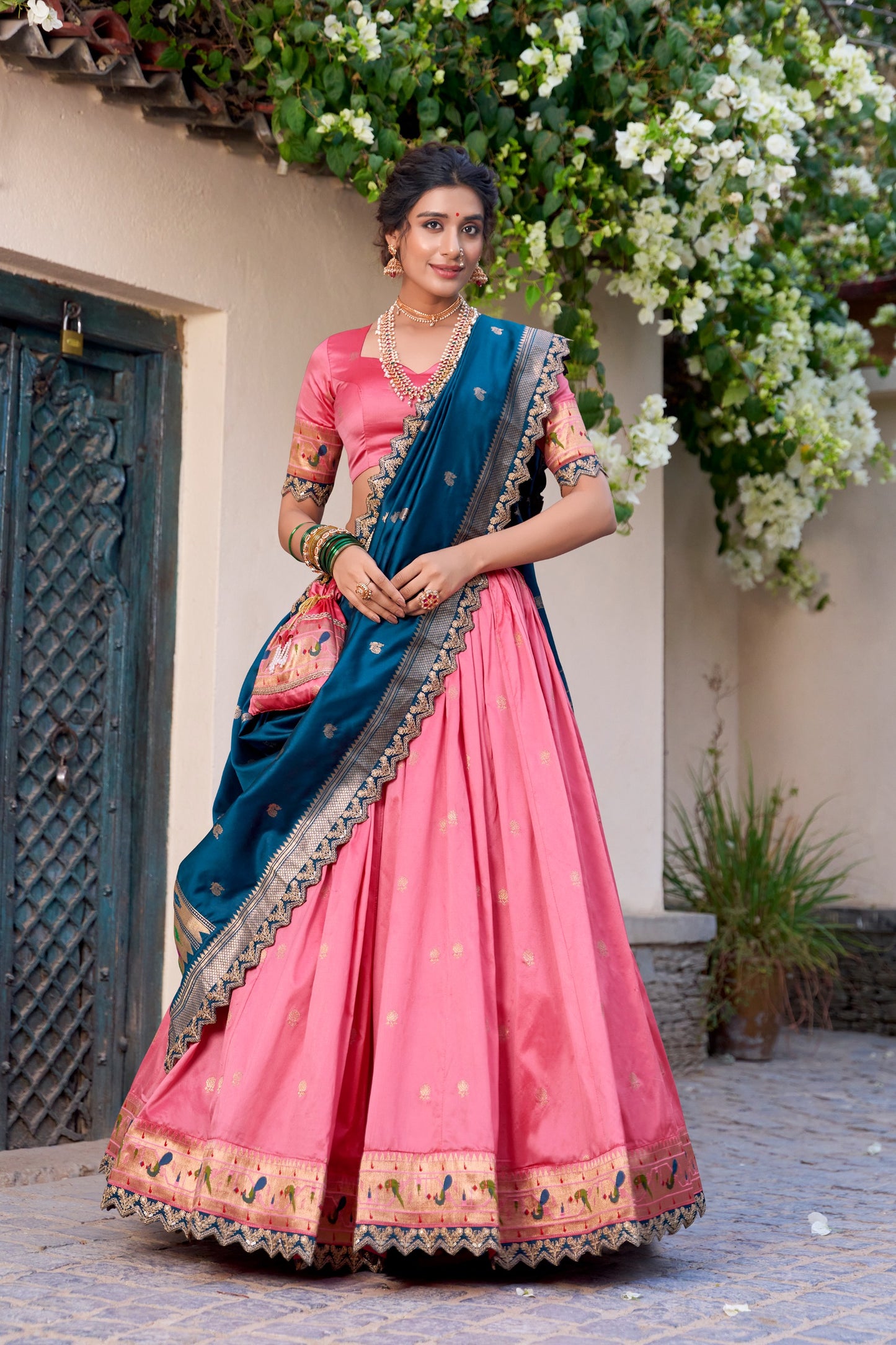 Adorning tradition, one regal Paithani weave at a time 🌸