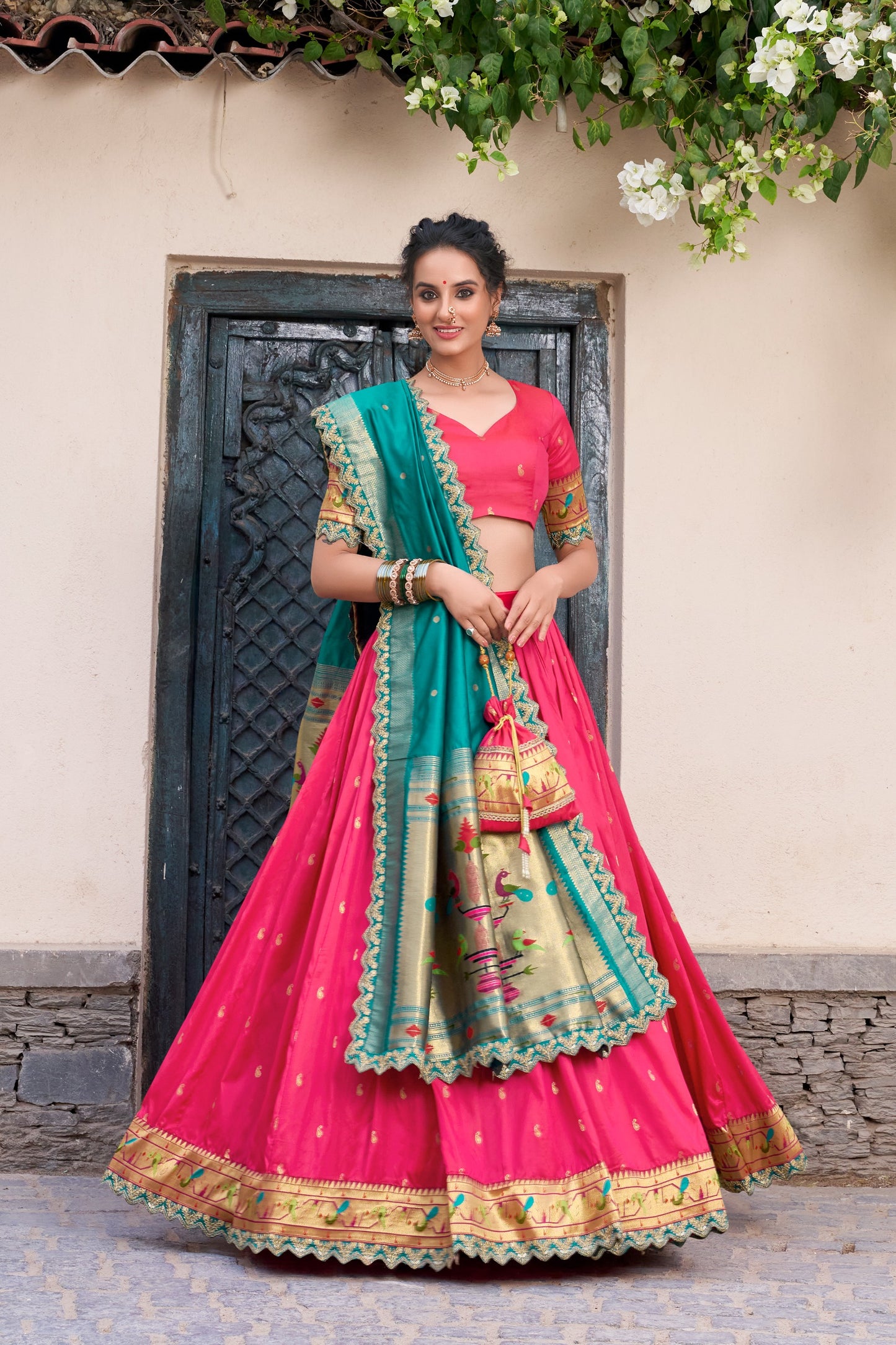 Adorning tradition, one regal Paithani weave at a time 🌸