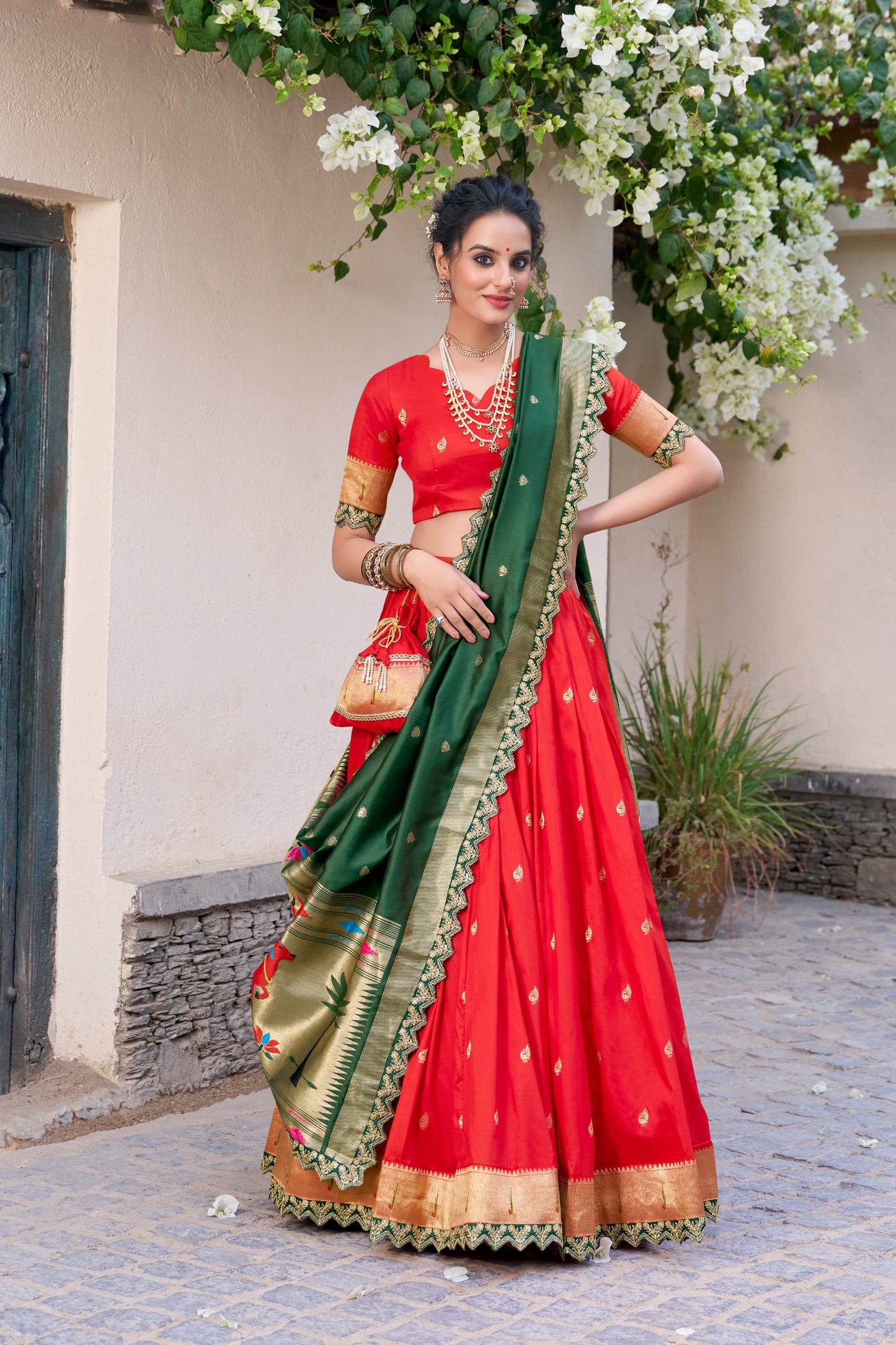 Adorning tradition, one regal Paithani weave at a time 🌸