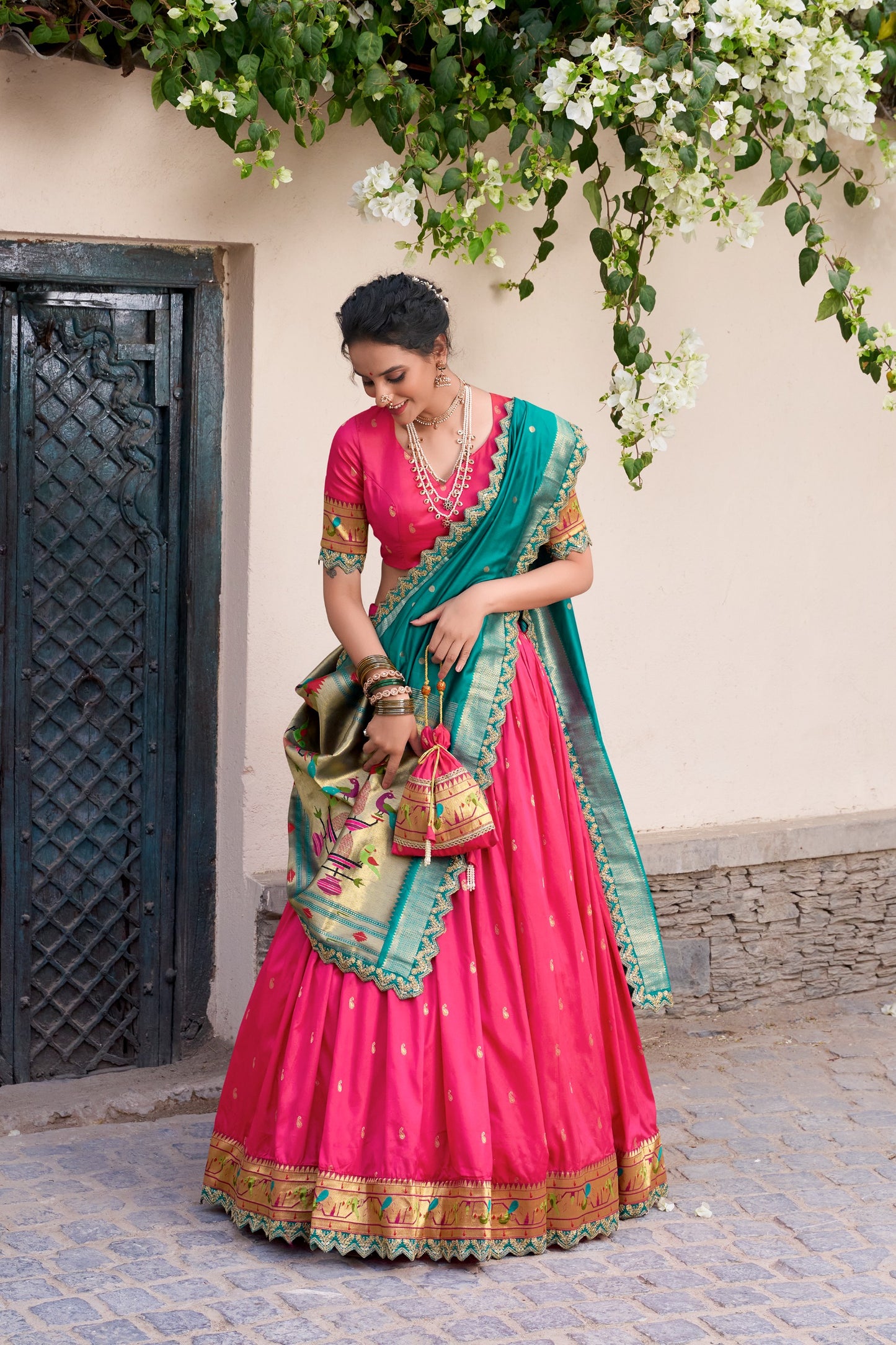 Adorning tradition, one regal Paithani weave at a time 🌸