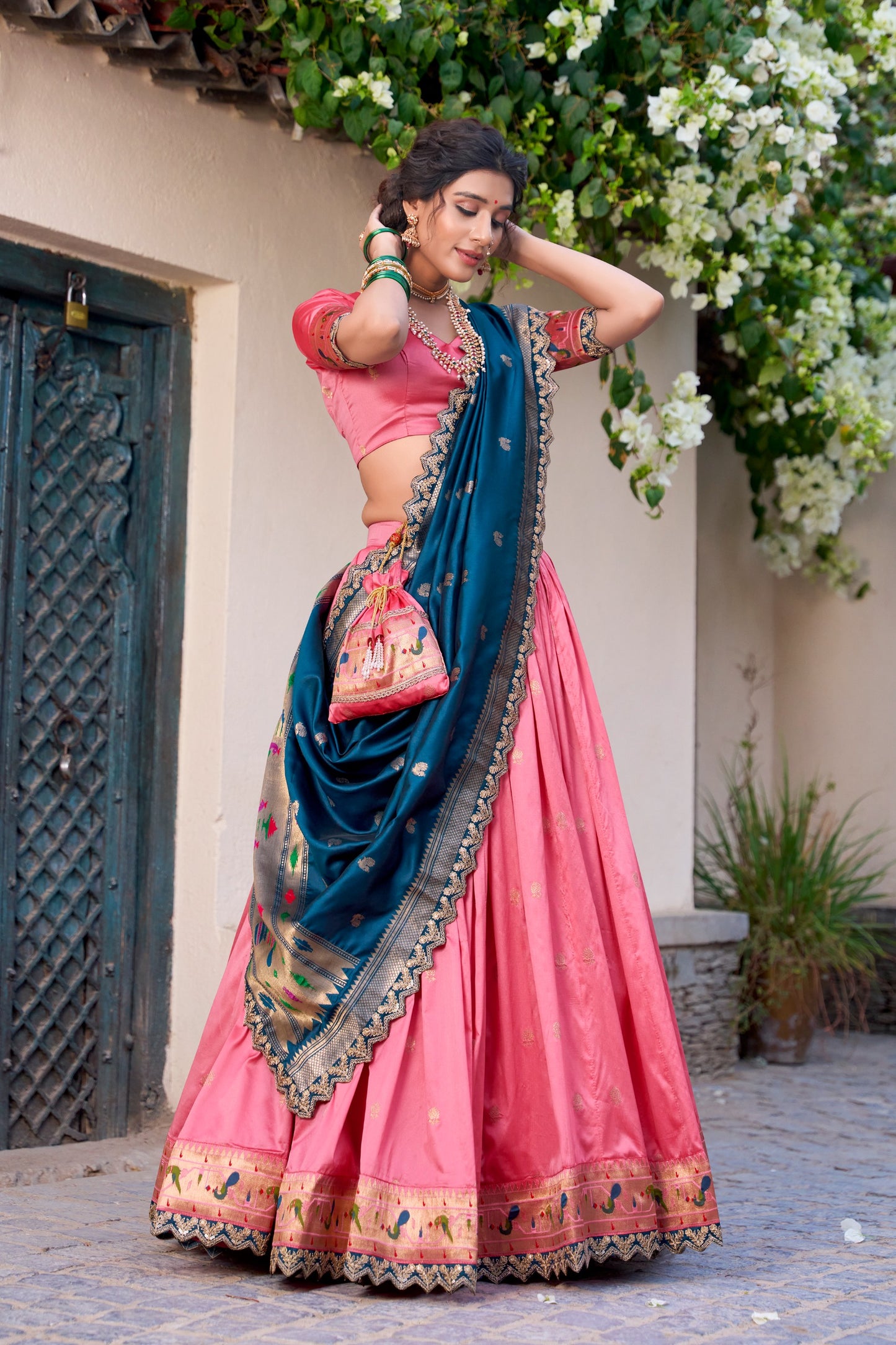 Adorning tradition, one regal Paithani weave at a time 🌸