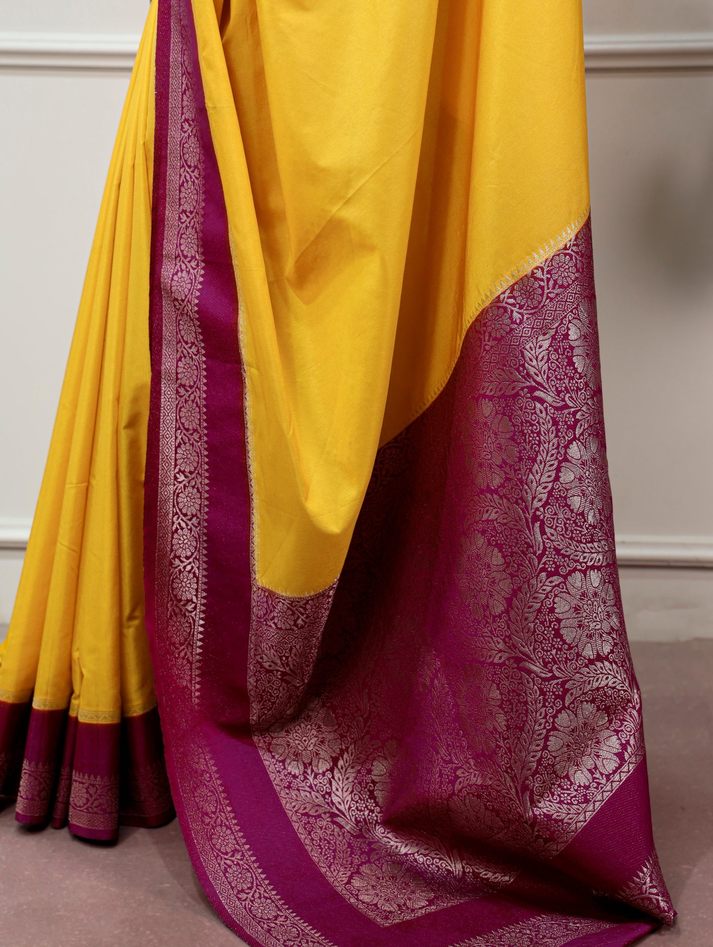 Step into timeless elegance with the richness of Mysore Crepe Saree, where tradition meets royal charm in every weave ✨