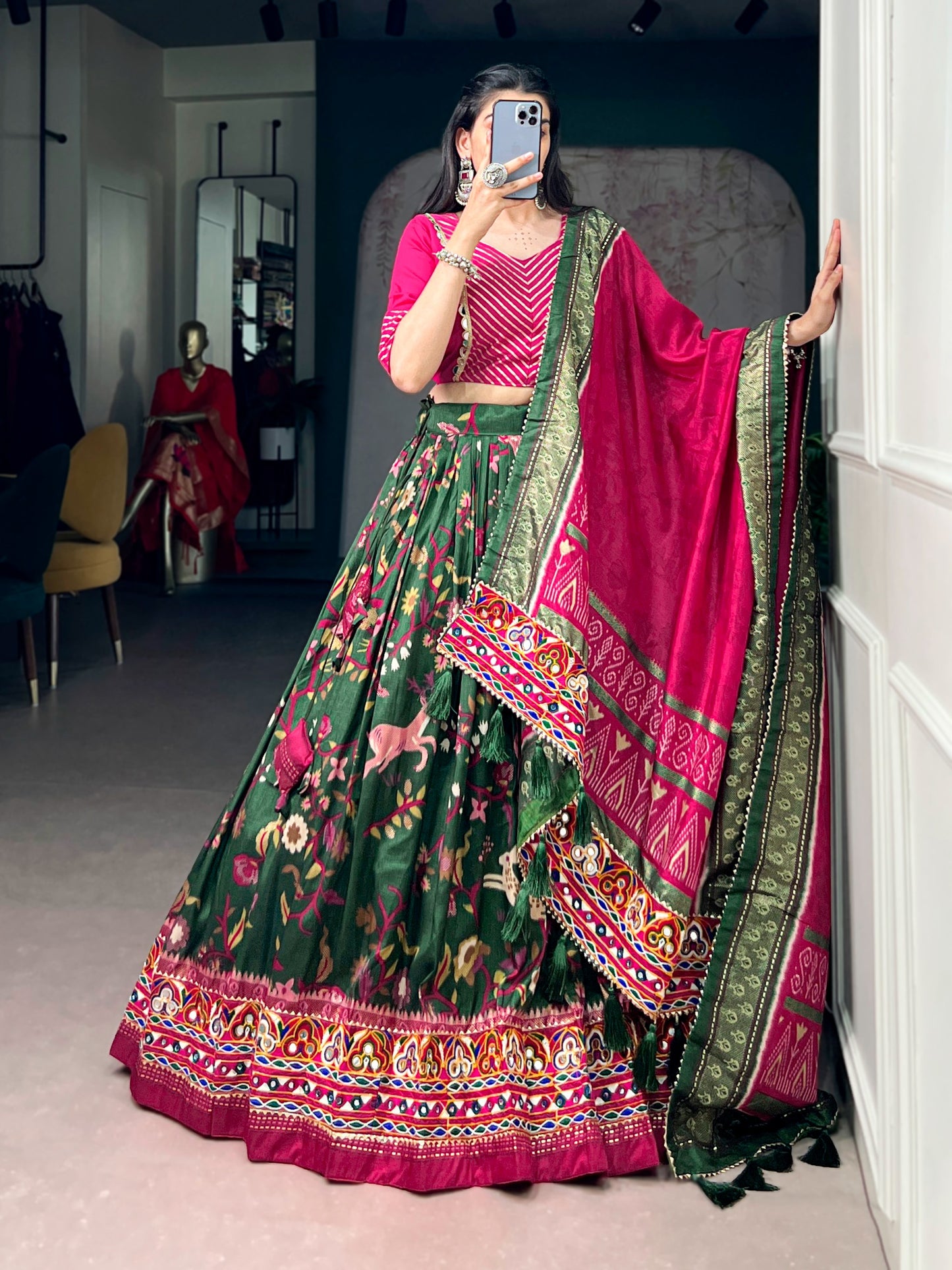 A perfect blend of elegance and tradition—this Tasar silk lehenga choli is made for Navratri 🌸