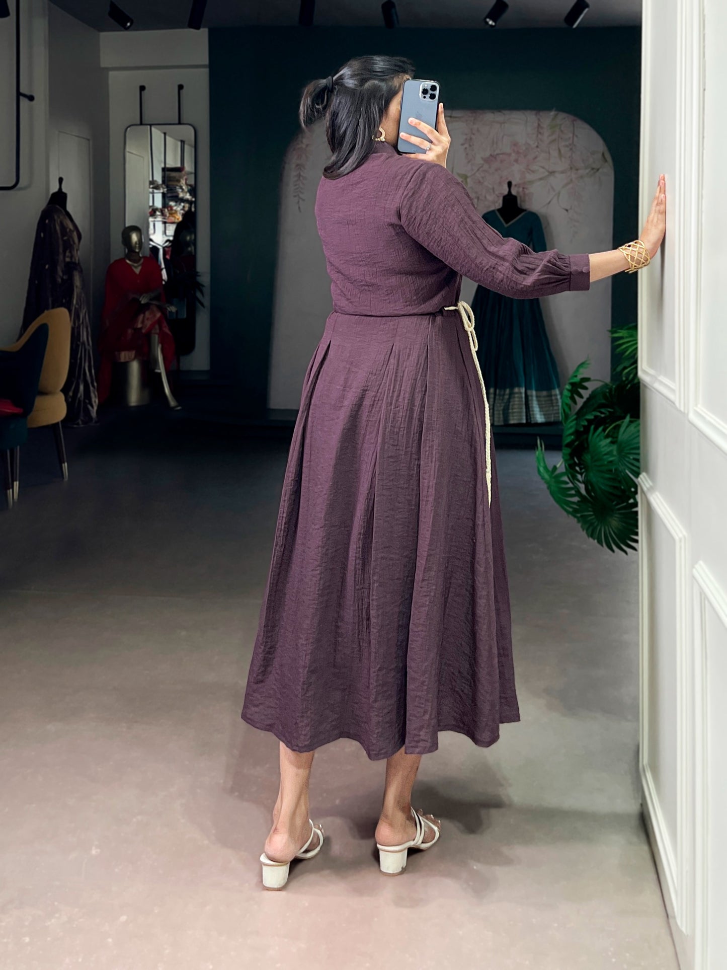 This crackle fabric dress brings effortless elegance with its soft texture and graceful flow, making it perfect for everyday chic styling. 🪻