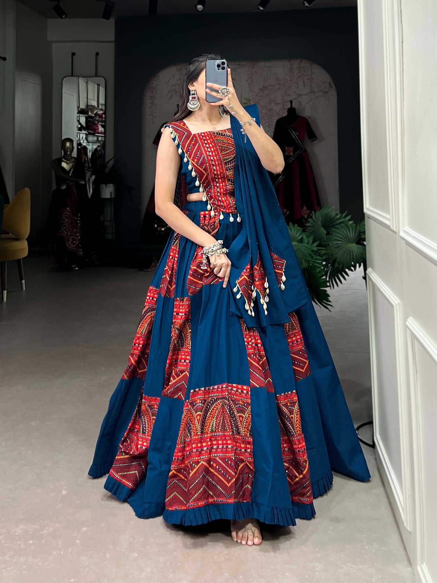 Add this phenomenal spirit of our navratri lehenga with printed design in your garba collection to make imperial impressions on garba night💫