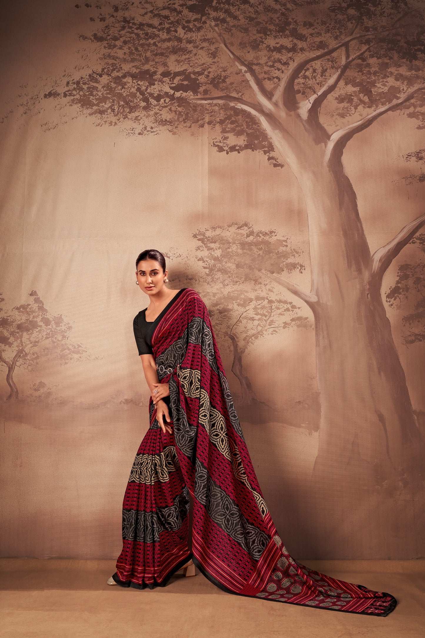 Soft elegance meets everyday grace in this beautifully printed poly mal cotton saree. 🪷