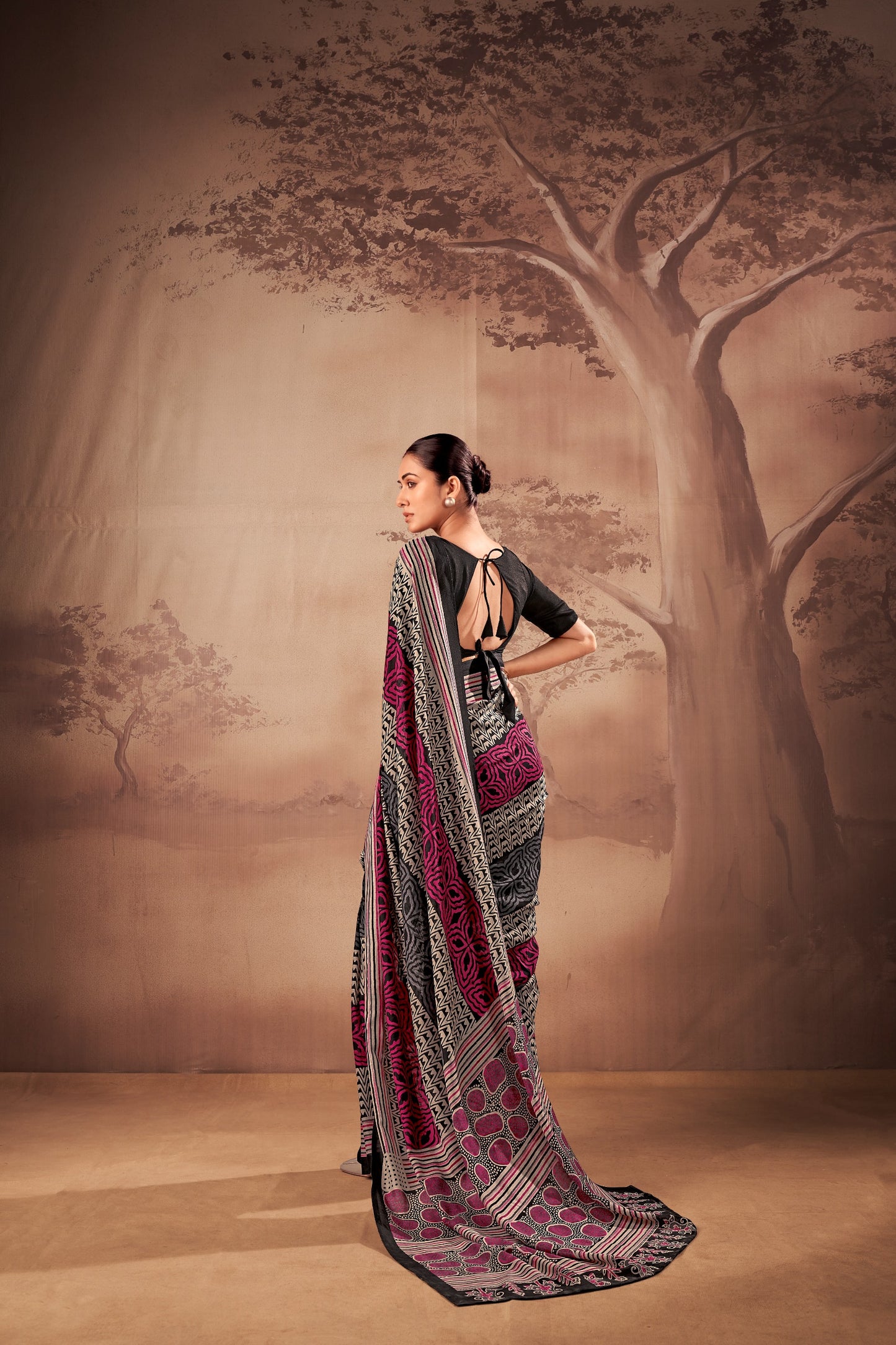 Soft elegance meets everyday grace in this beautifully printed poly mal cotton saree. 🪷
