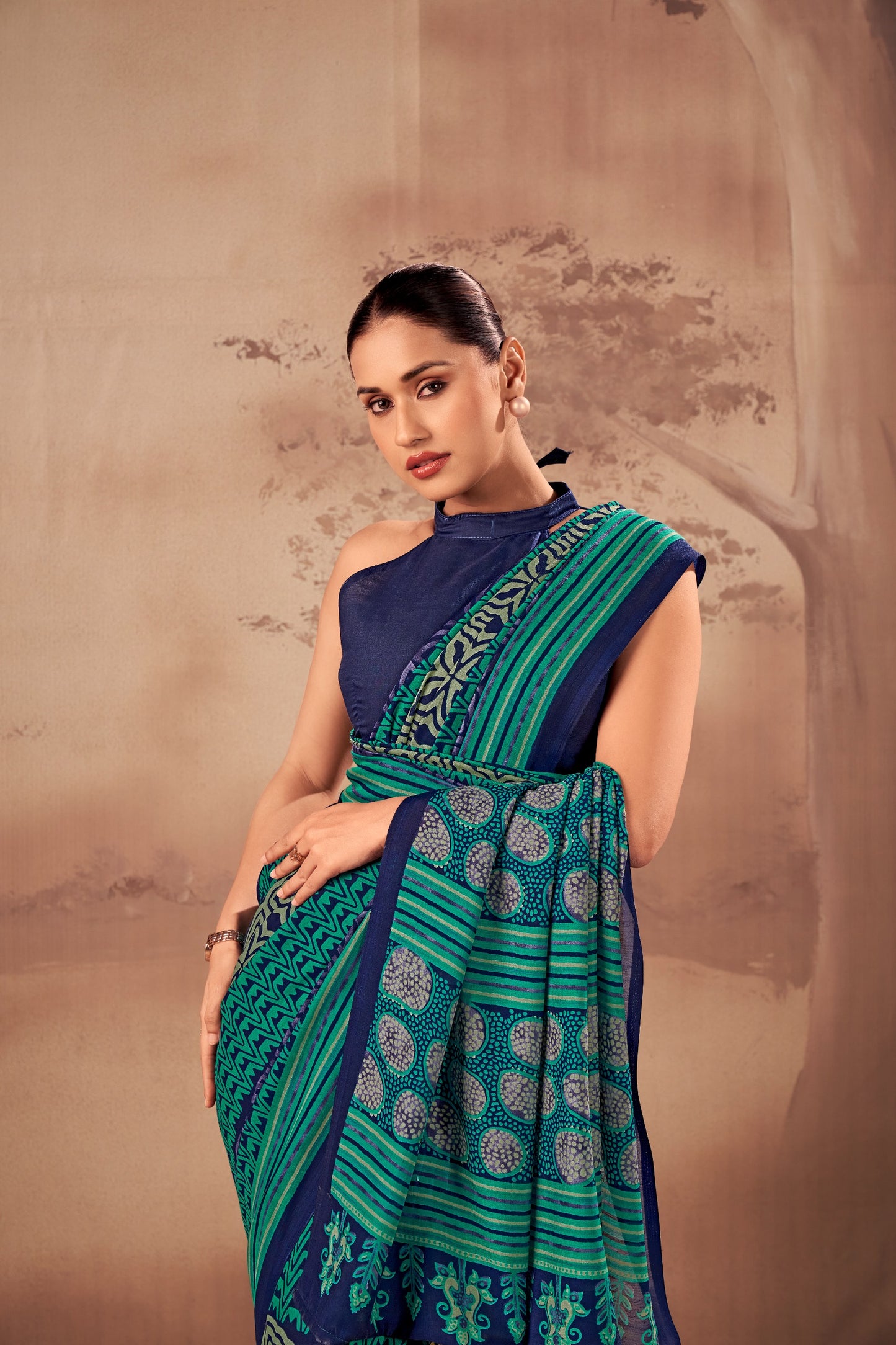 Soft elegance meets everyday grace in this beautifully printed poly mal cotton saree. 🪷