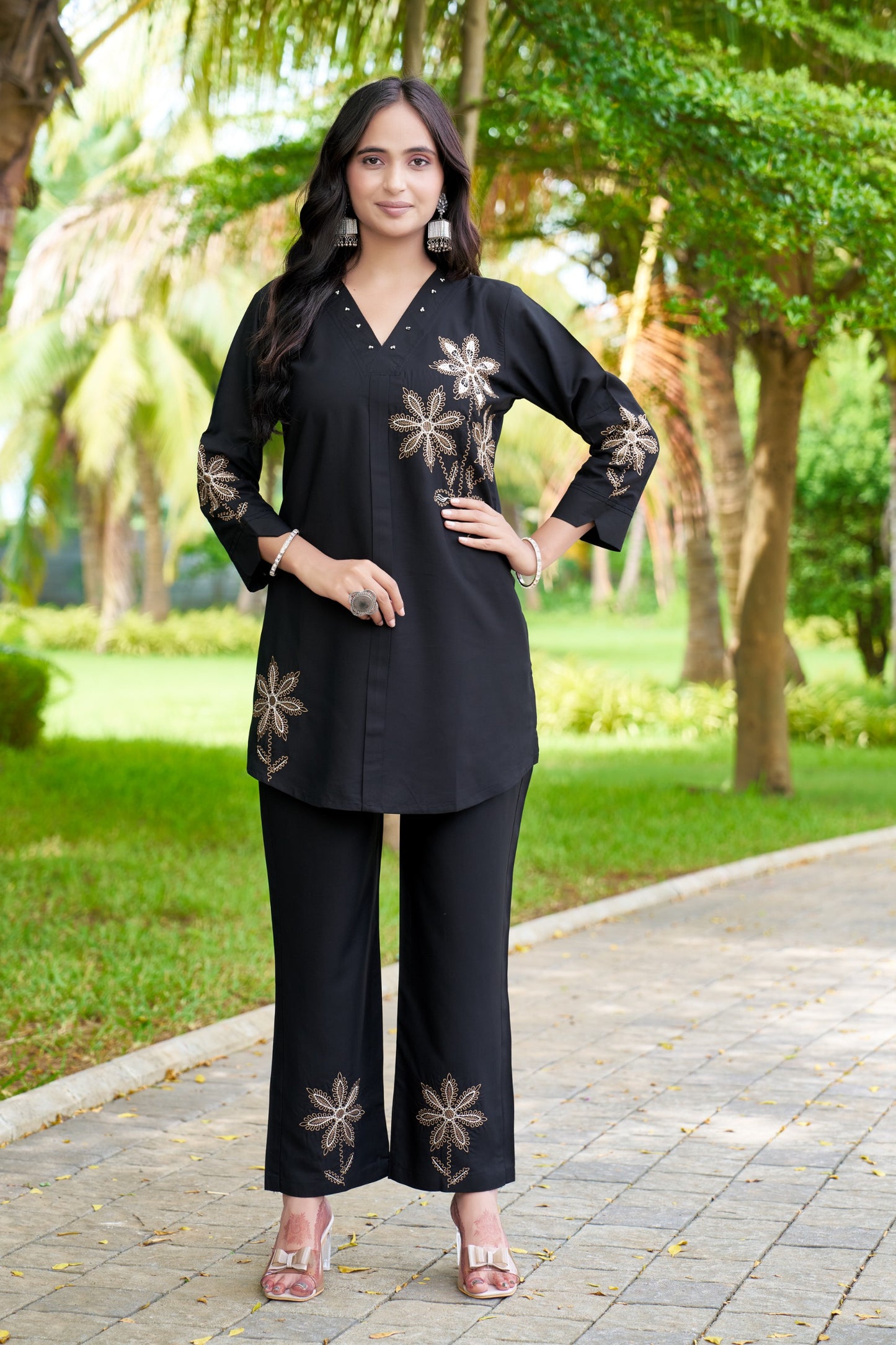 Perfect for festive gatherings, weddings & special occasions!