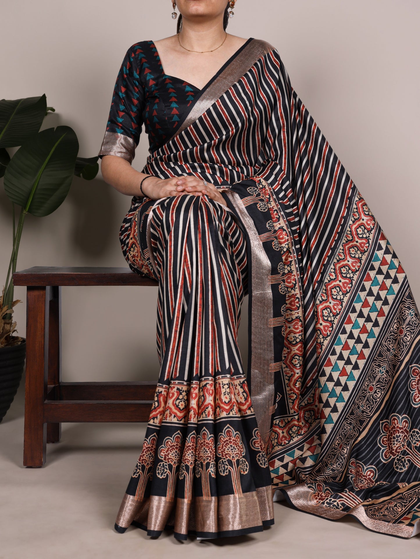 Elegant Tasar silk saree enhanced with a rich viscose border – perfect for festive and traditional occasions ✨