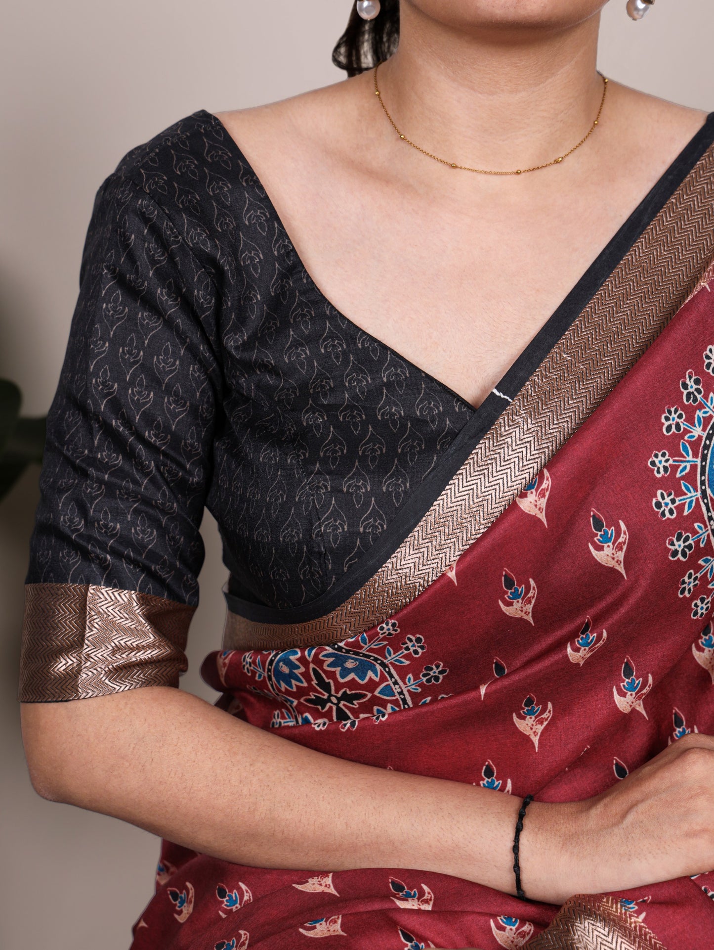 Elegant Tasar silk saree enhanced with a rich viscose border – perfect for festive and traditional occasions ✨