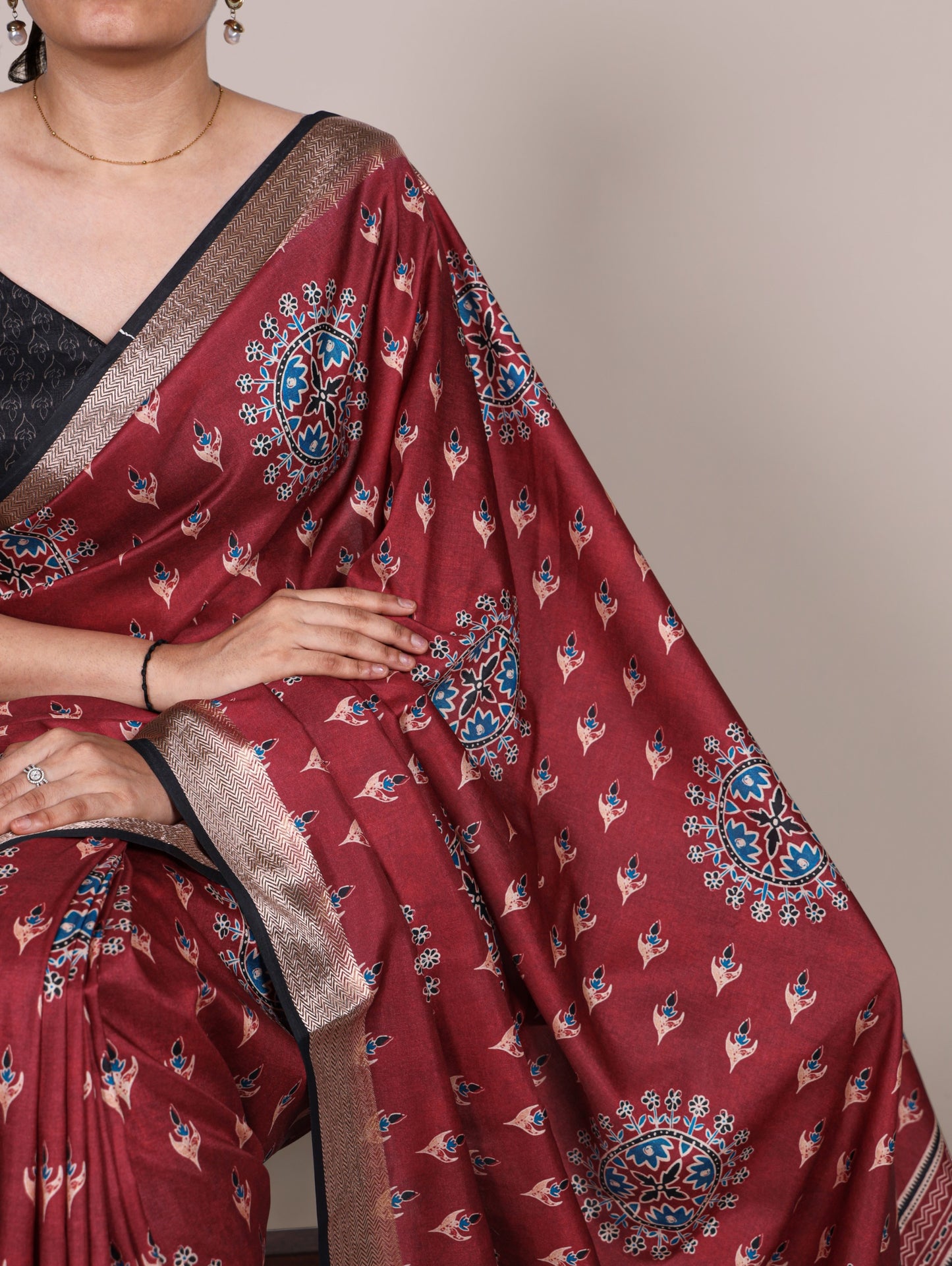 Elegant Tasar silk saree enhanced with a rich viscose border – perfect for festive and traditional occasions ✨