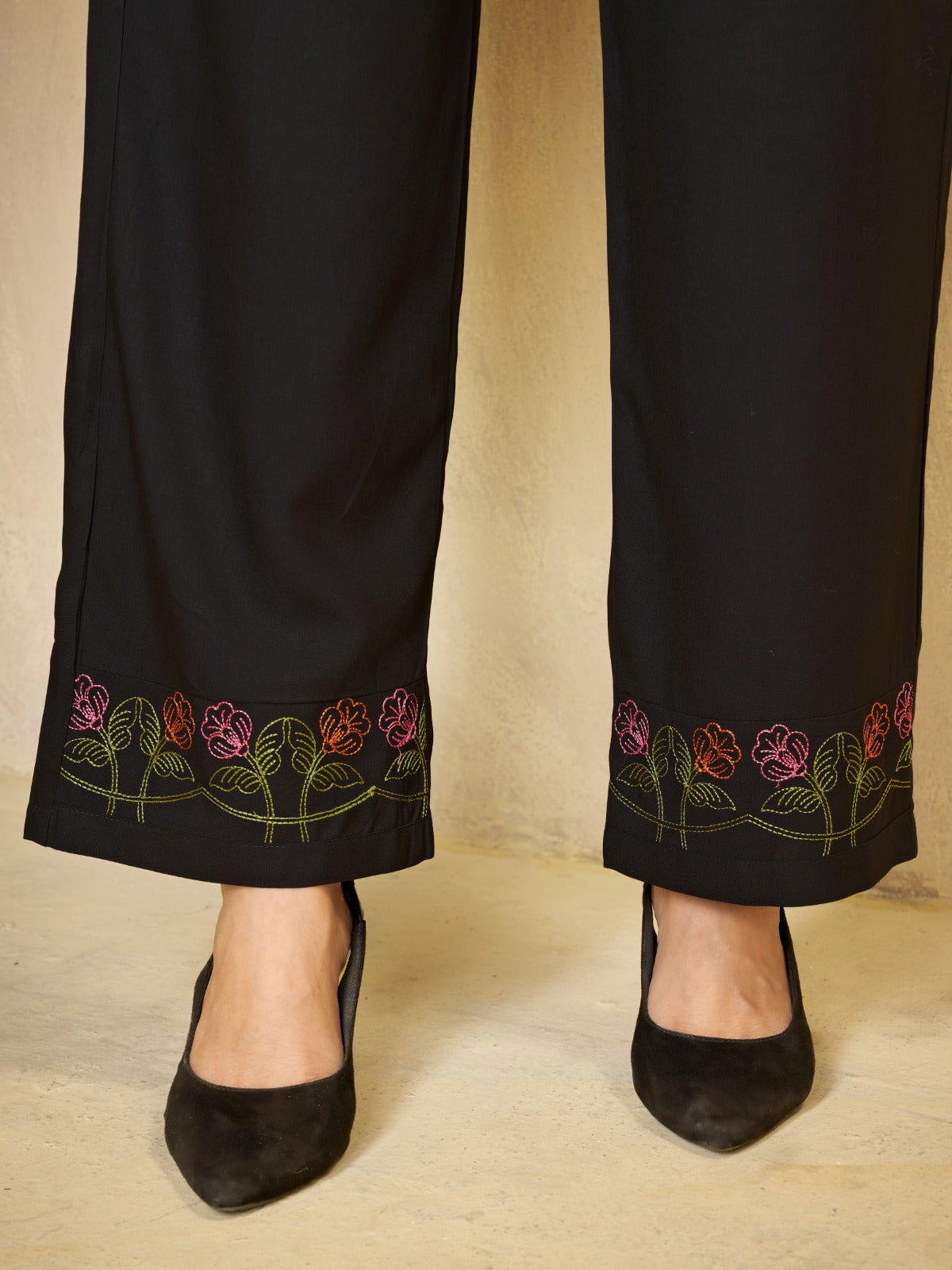 Premium 2-Piece Ethnic Lounge Set – Smart-Casual Three-Quarter Sleeve Top with Coordinated Embroidered Hem Trousers