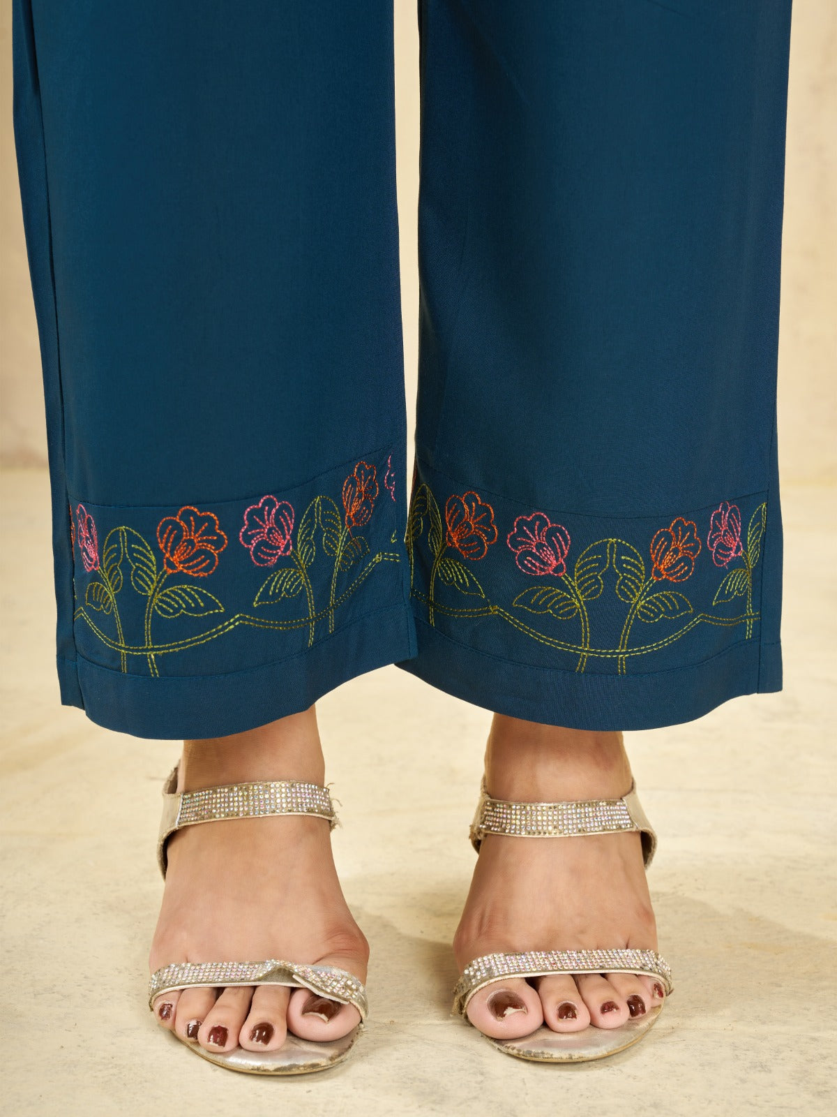 Premium 2-Piece Ethnic Lounge Set – Smart-Casual Three-Quarter Sleeve Top with Coordinated Embroidered Hem Trousers