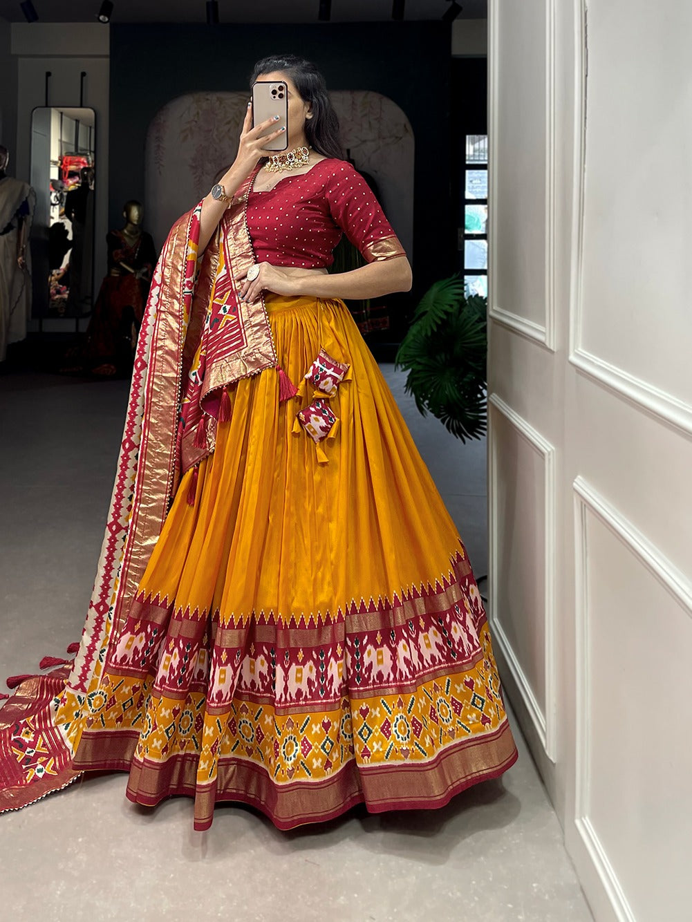 Presenting a perfectly blended Tussar silk lehenga for festive season to charm your look!✨