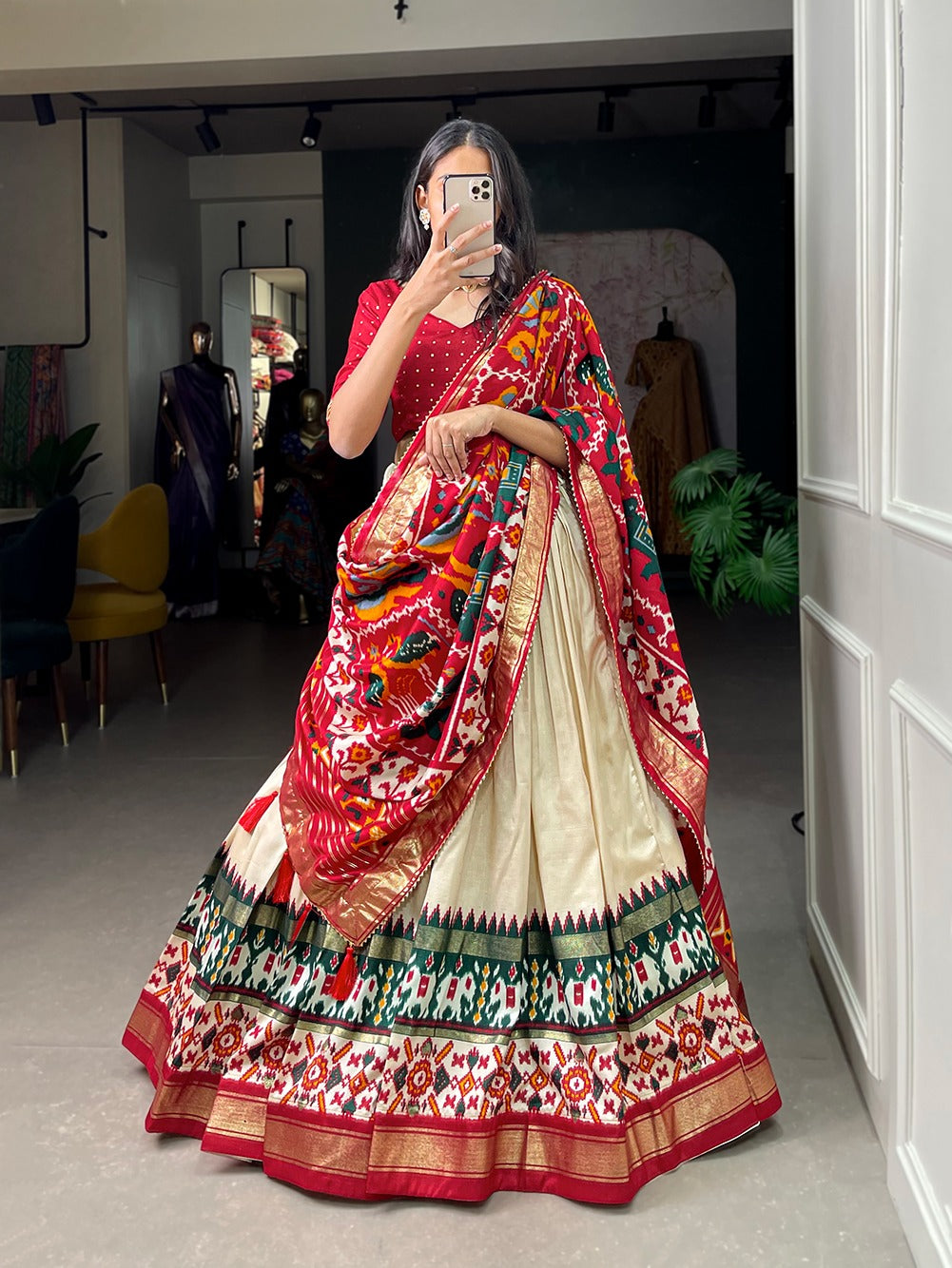 Presenting a perfectly blended Tussar silk lehenga for festive season to charm your look!✨