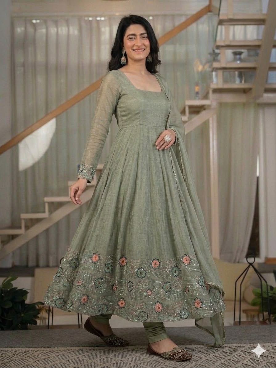 💕Presenting New  Đěsigner Anarkali Suit In New Fancy Style👌💕