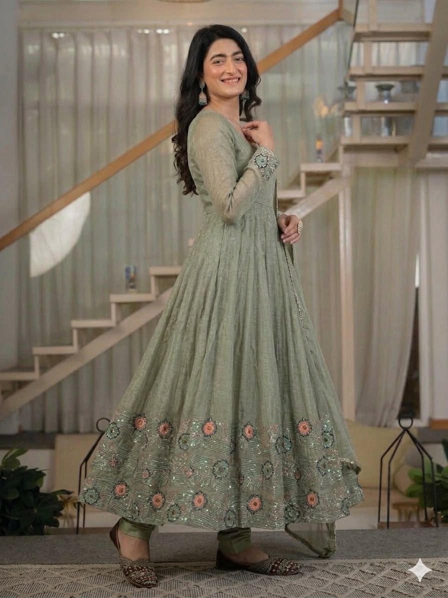 💕Presenting New  Đěsigner Anarkali Suit In New Fancy Style👌💕