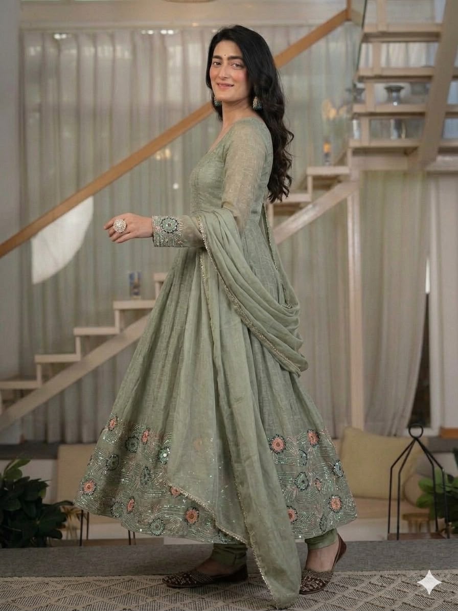 💕Presenting New  Đěsigner Anarkali Suit In New Fancy Style👌💕