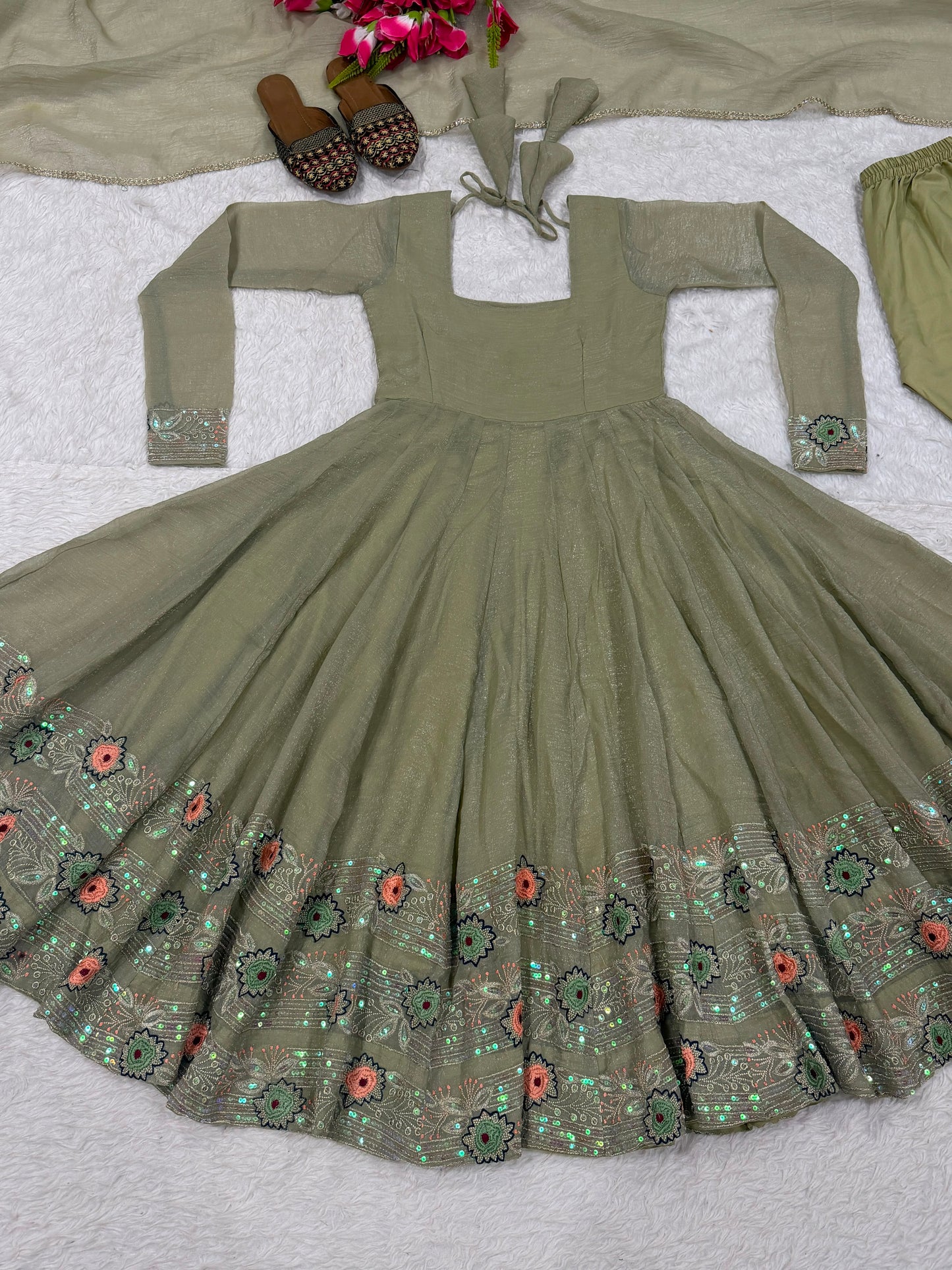 💕Presenting New  Đěsigner Anarkali Suit In New Fancy Style👌💕
