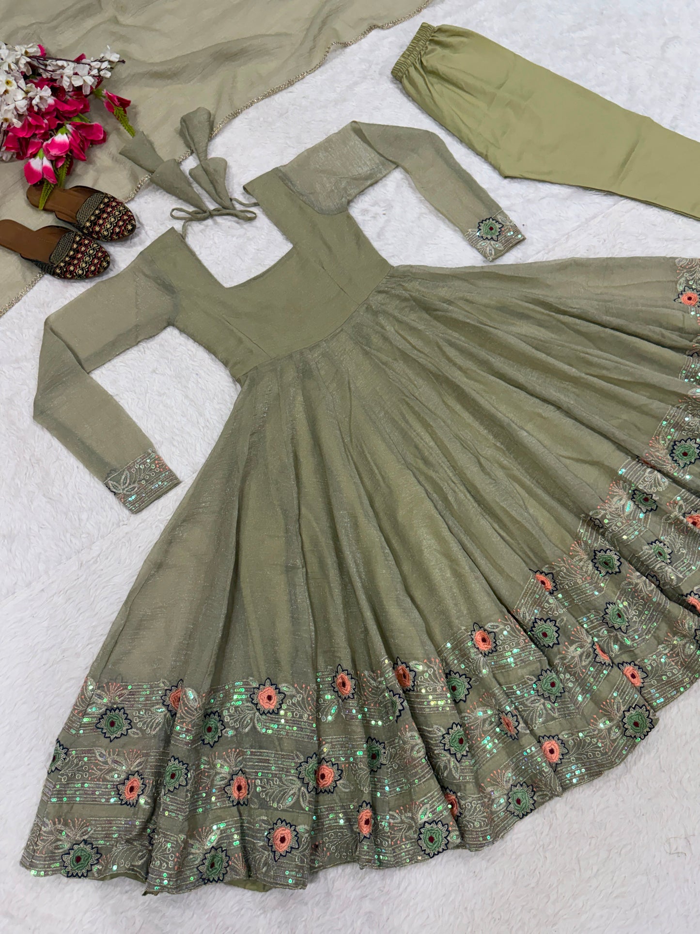 💕Presenting New  Đěsigner Anarkali Suit In New Fancy Style👌💕