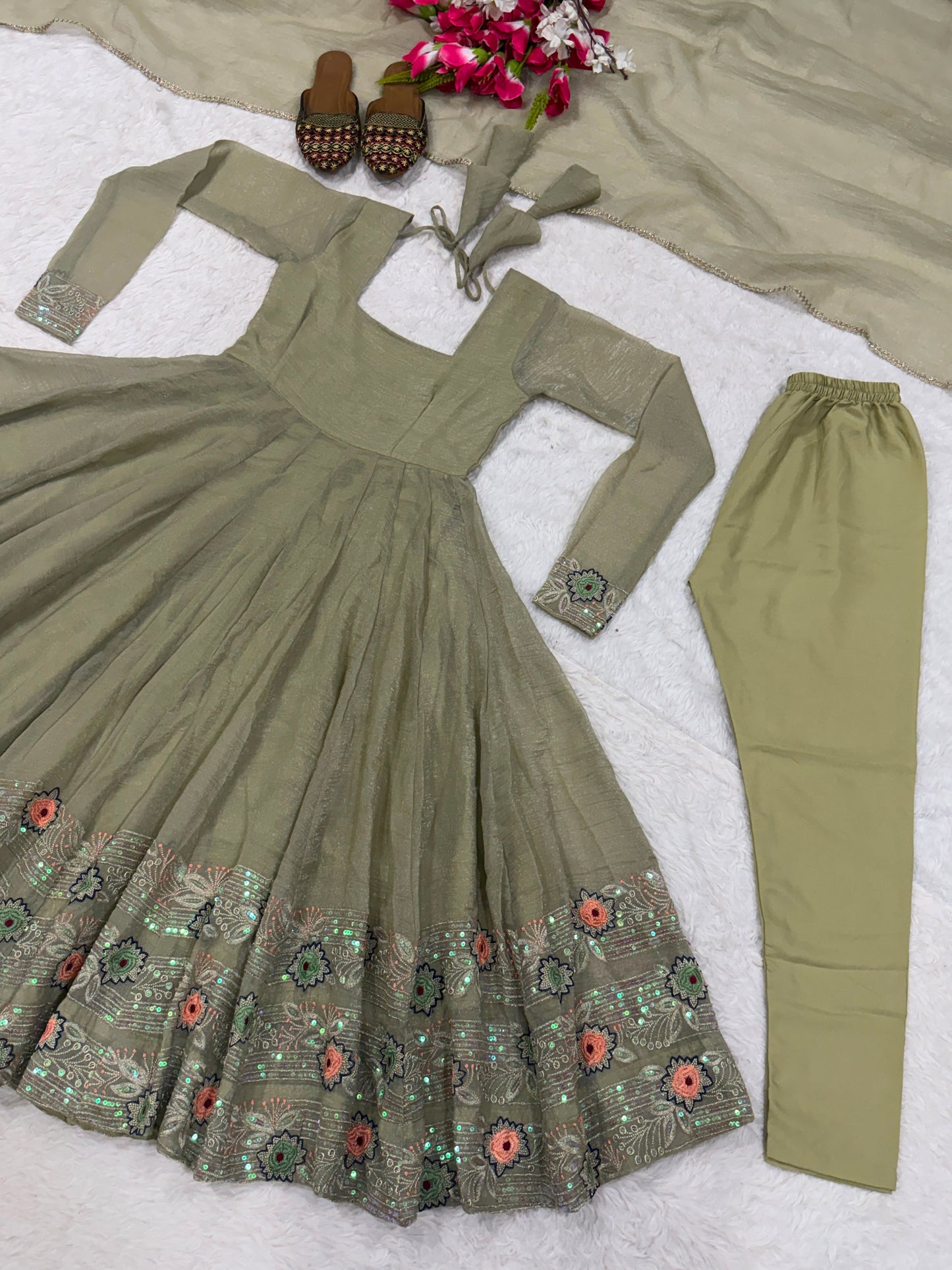 💕Presenting New  Đěsigner Anarkali Suit In New Fancy Style👌💕