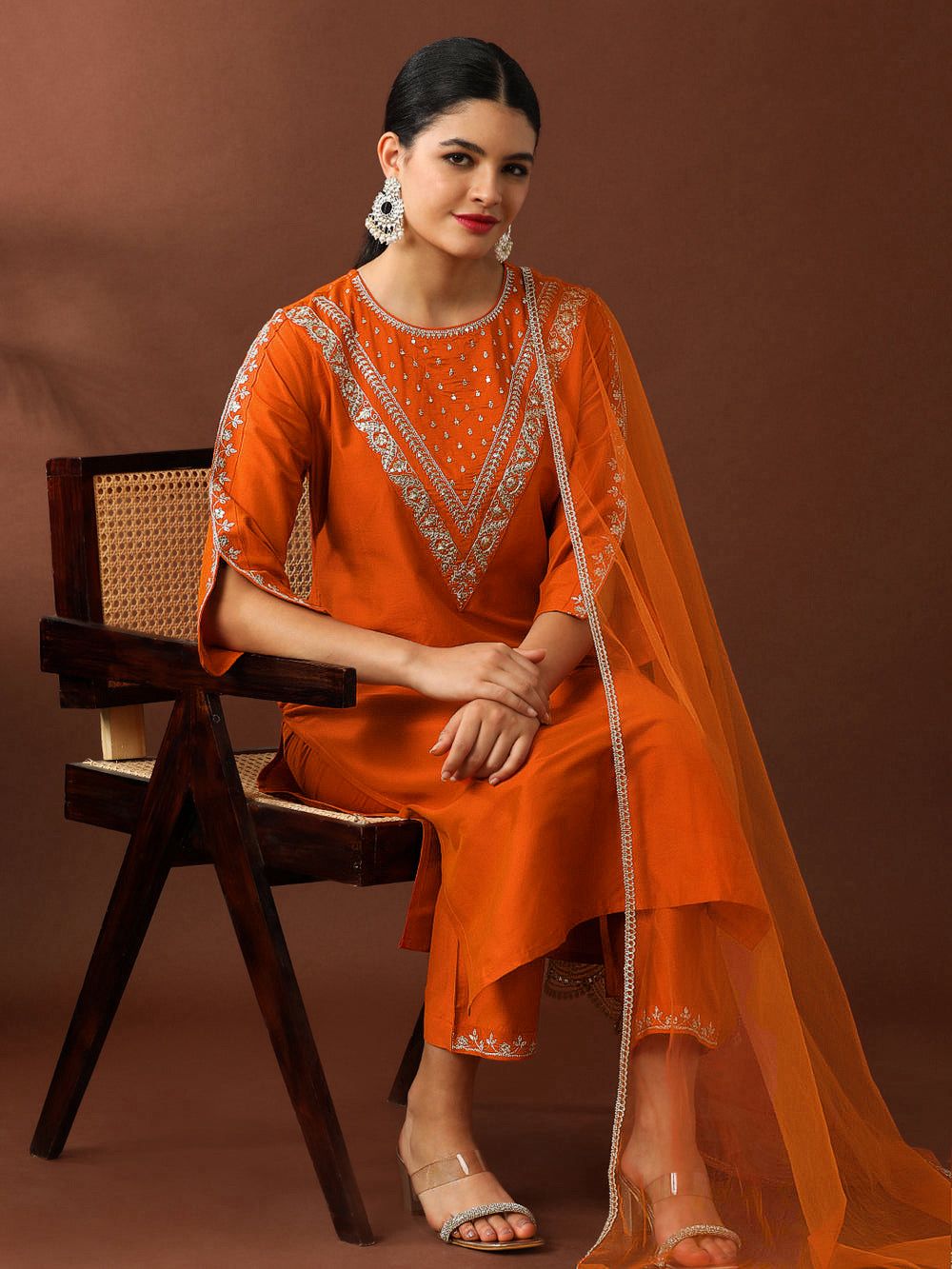 🔥Presenting New Roman Fabric beautiful suit set