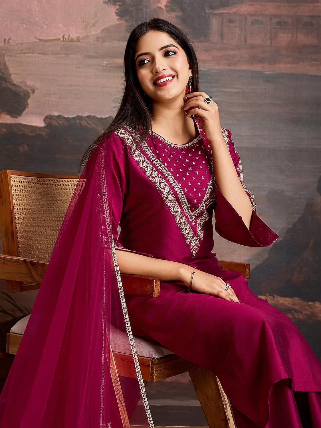 🔥Presenting New Roman Fabric beautiful suit set