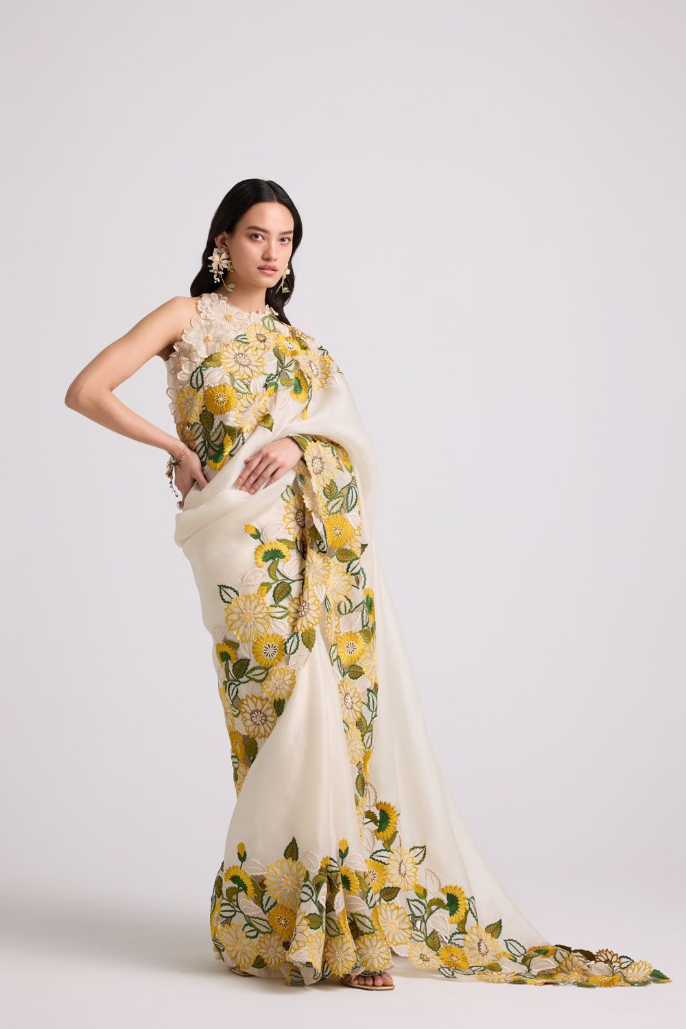 🌜 Khadi Organza With Beautiful Flowers Design In Multi Embroidery C-Pallu Cut_Work