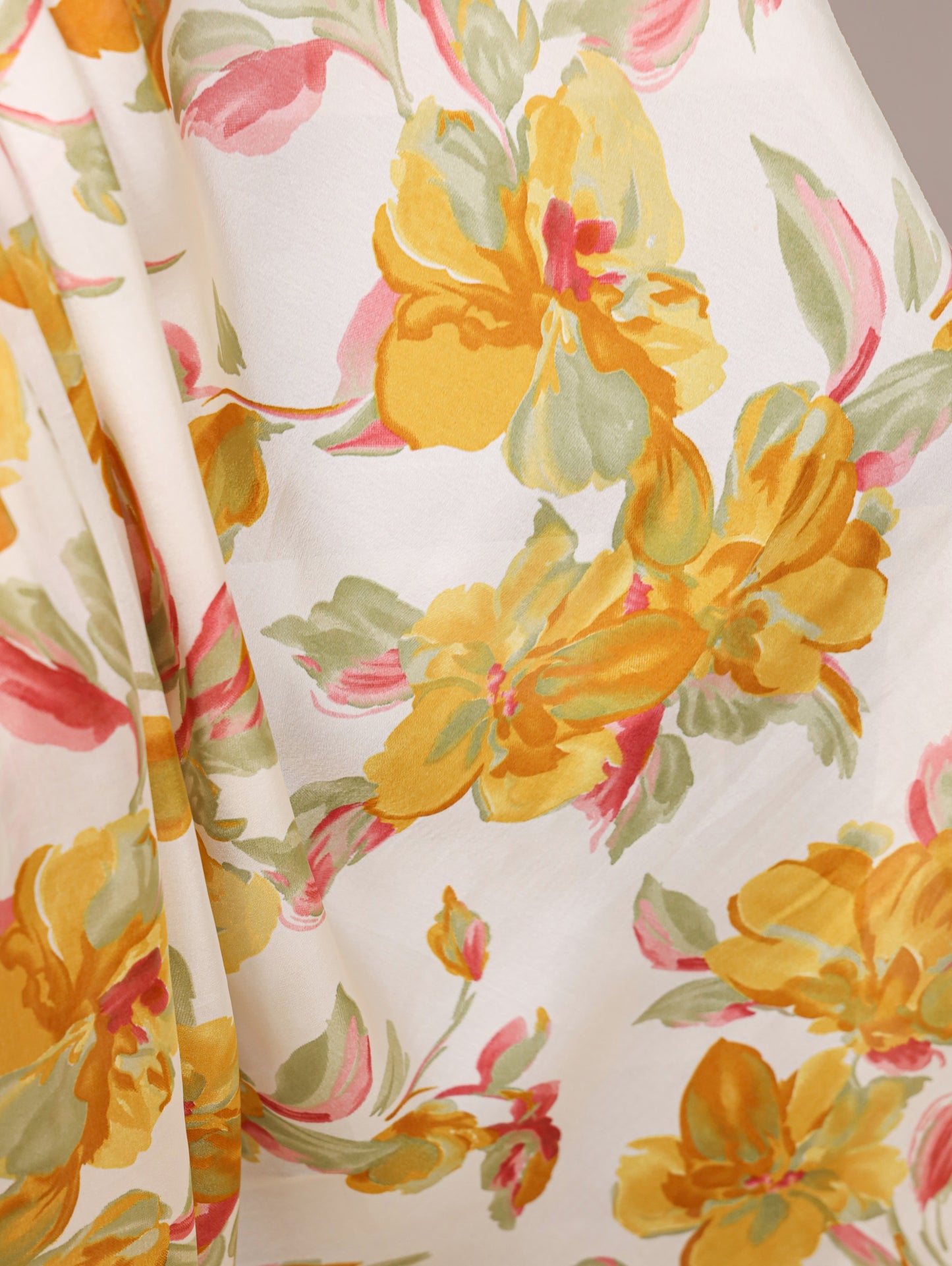 Blooming with grace, wrapped in timeless elegance 🌼