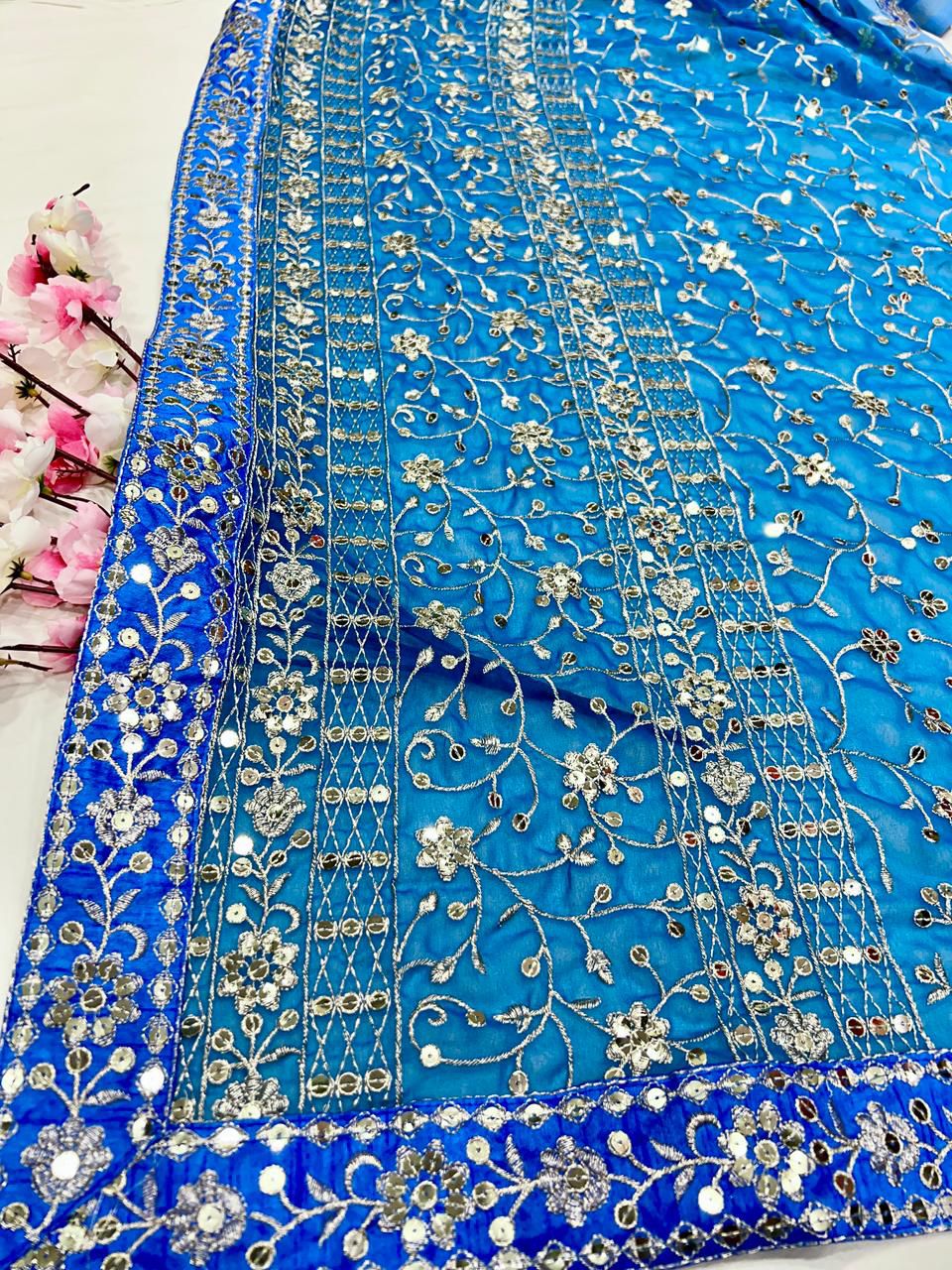 A Beautiful Embroidery Work Saree For Partywear Looks👀