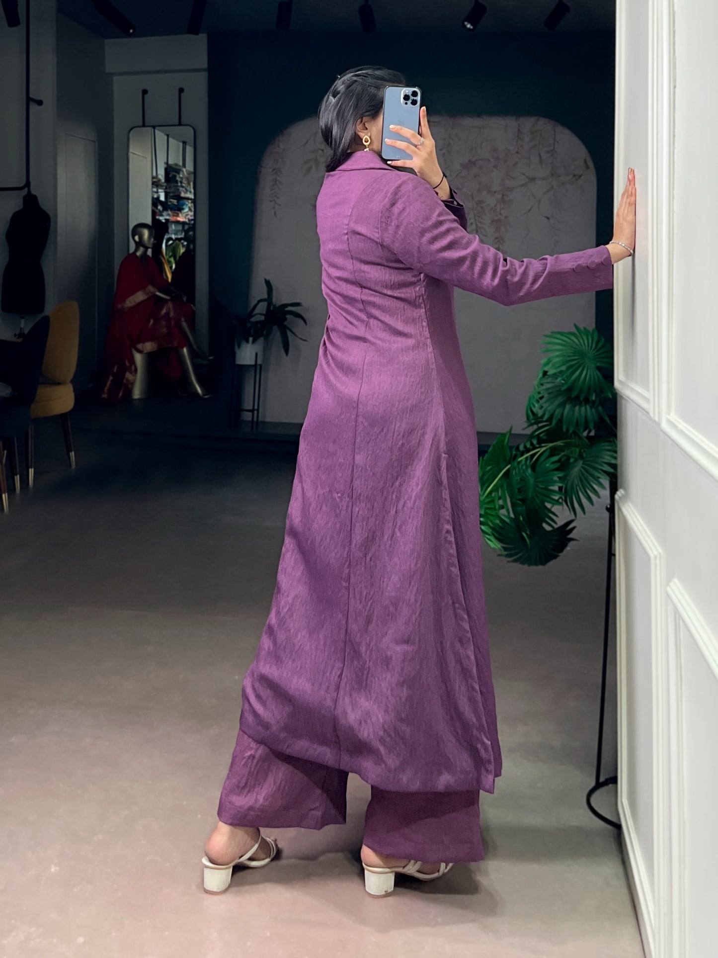 Soft N.V Herry fabric with a refined plain finish—designed for those who love understated fashion with a polished touch 🪞