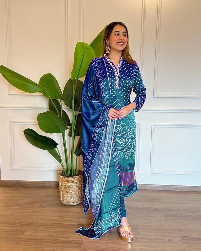 👉❤️PRESERNTING NEW  STYLISH DESIGNER HEAVY  CODING  EMBROIDERY WORK WITH PENT👍