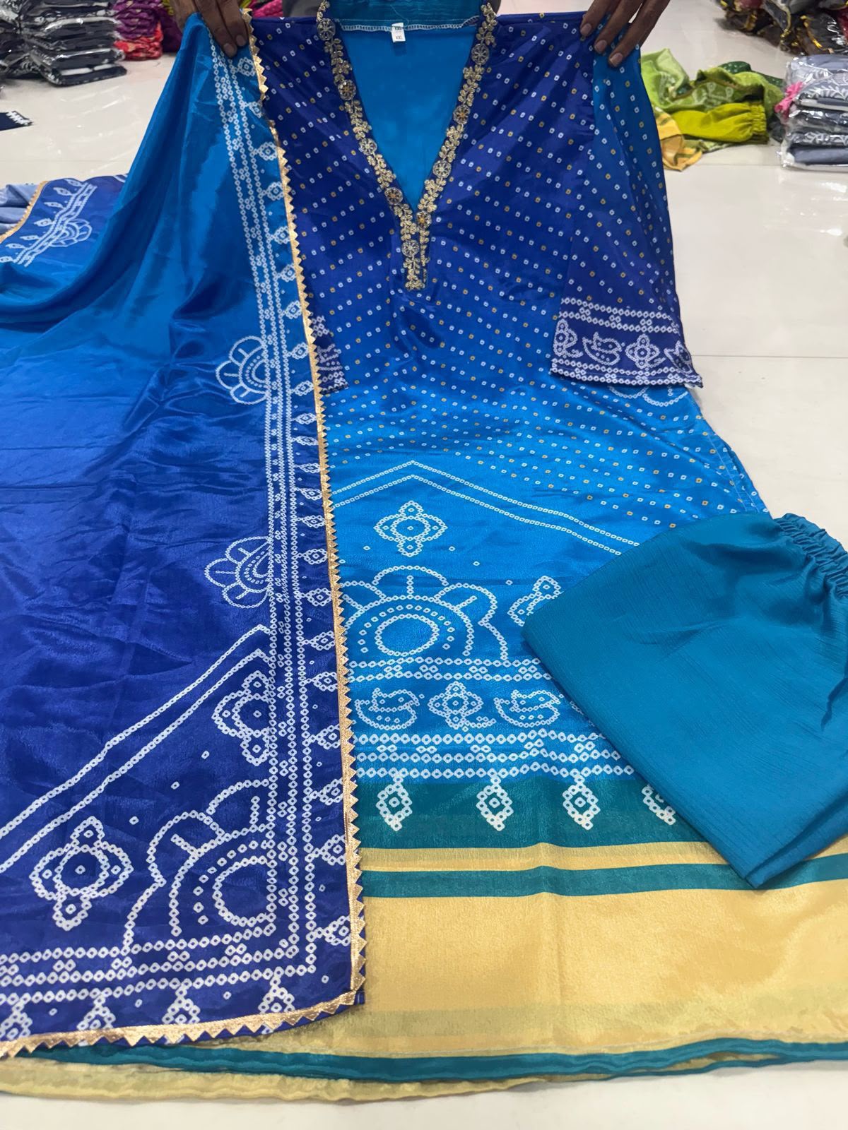 👉❤️PRESERNTING NEW  STYLISH DESIGNER HEAVY  CODING  EMBROIDERY WORK WITH PENT👍