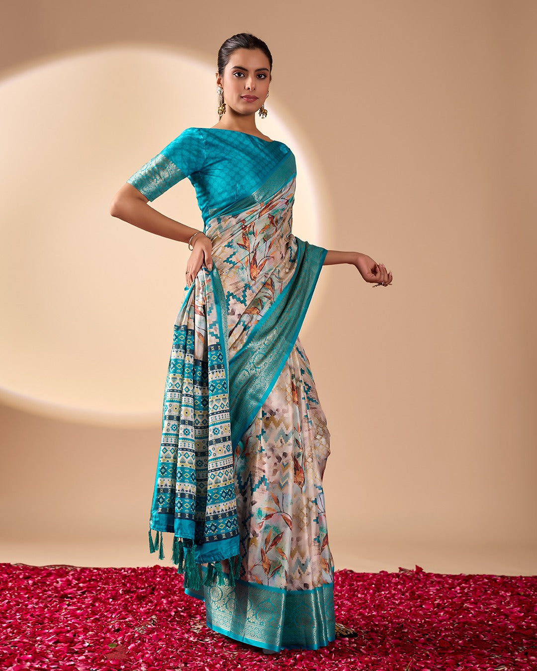 👌 Shine with elegance and grace — every drape tells your story ✨