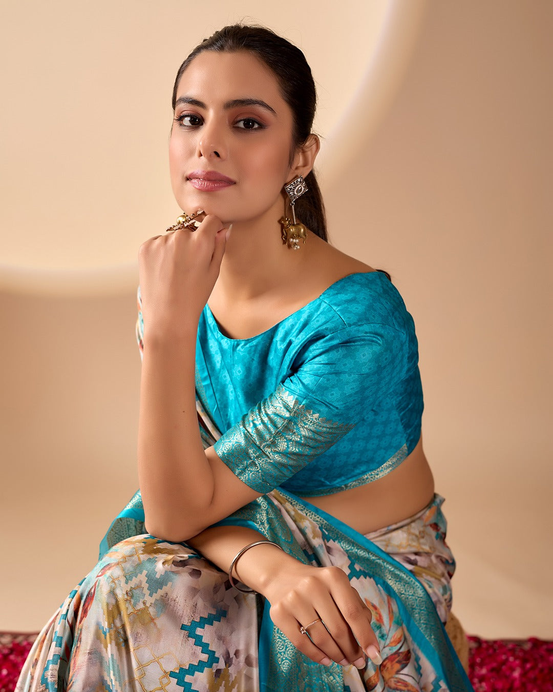 👌 Shine with elegance and grace — every drape tells your story ✨