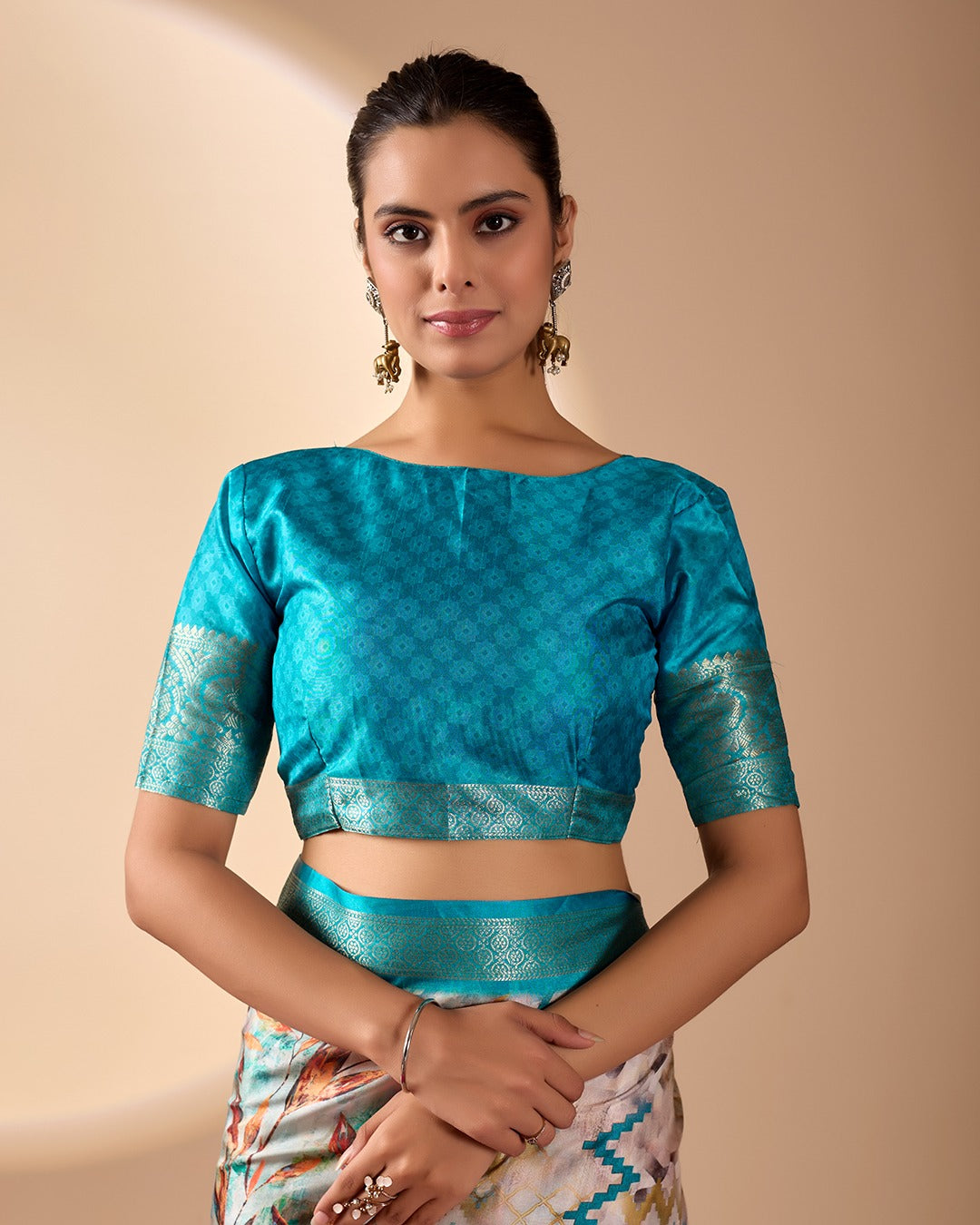 👌 Shine with elegance and grace — every drape tells your story ✨