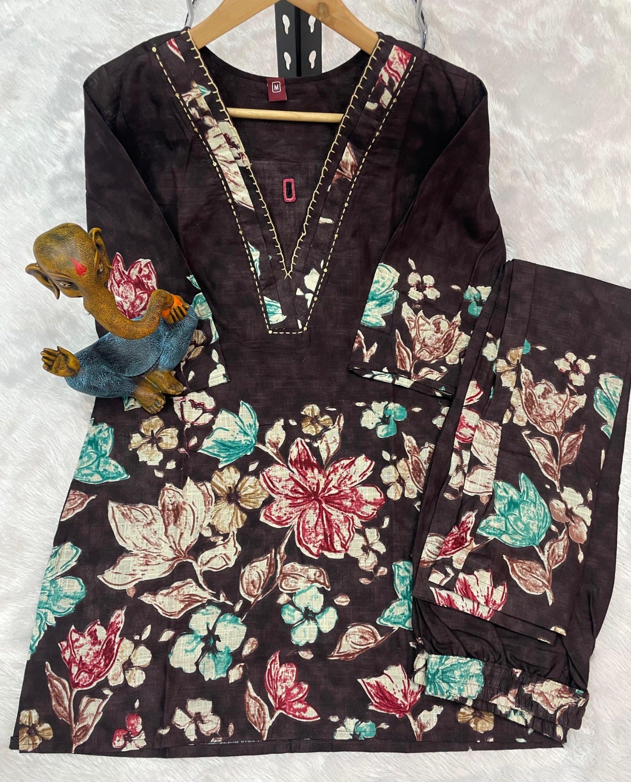 Chic Slub-Textured Floral Placement Print Co-ord Set with V-Neckline