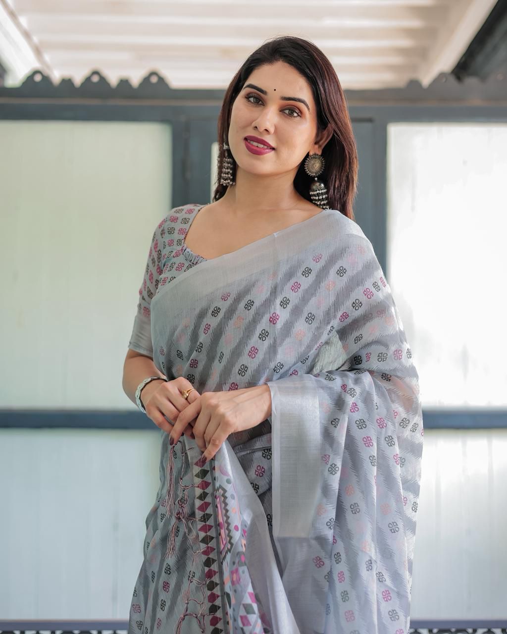 Sophisticated Dove Gray Cotton Linen Saree with Diagonal Chevron Leheriya Prints, Geometric Tribal Pallu, and Matching Micro-Printed Blouse