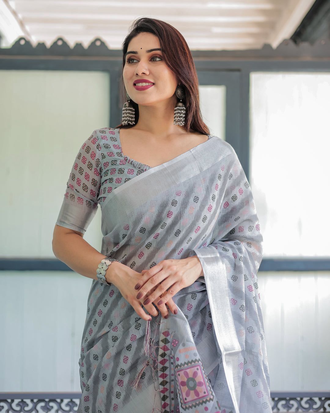 Sophisticated Dove Gray Cotton Linen Saree with Diagonal Chevron Leheriya Prints, Geometric Tribal Pallu, and Matching Micro-Printed Blouse
