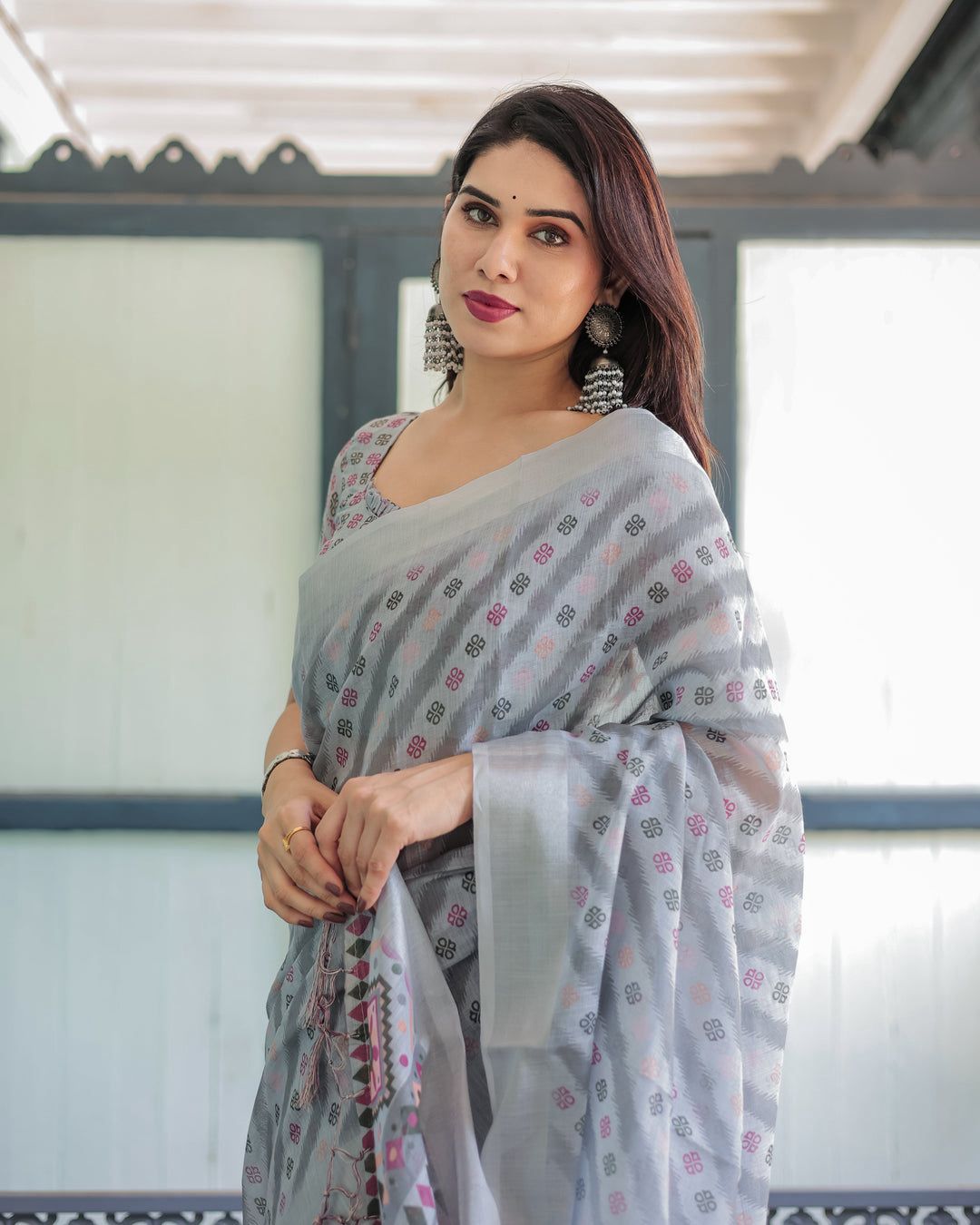 Sophisticated Dove Gray Cotton Linen Saree with Diagonal Chevron Leheriya Prints, Geometric Tribal Pallu, and Matching Micro-Printed Blouse