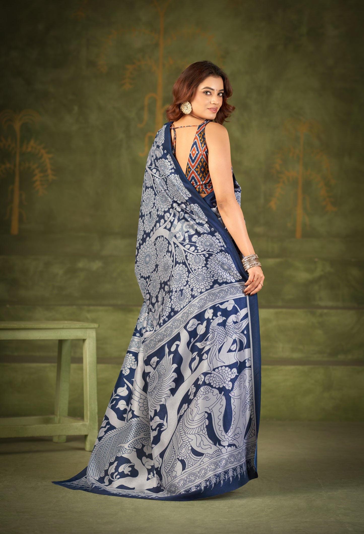 Experience the beauty of traditional Kalamkari prints on luxurious Tasar Silk, enhanced with a unique Ikkat print blouse for a sophisticated look ✨