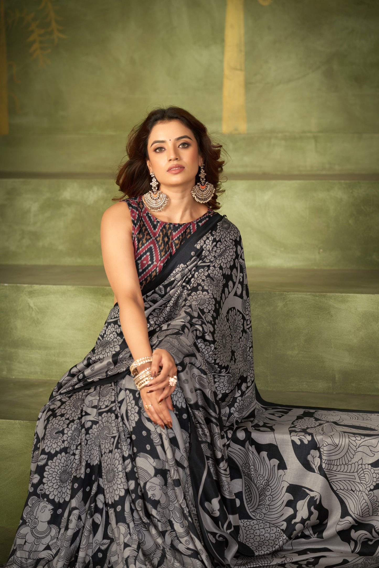 Experience the beauty of traditional Kalamkari prints on luxurious Tasar Silk, enhanced with a unique Ikkat print blouse for a sophisticated look ✨