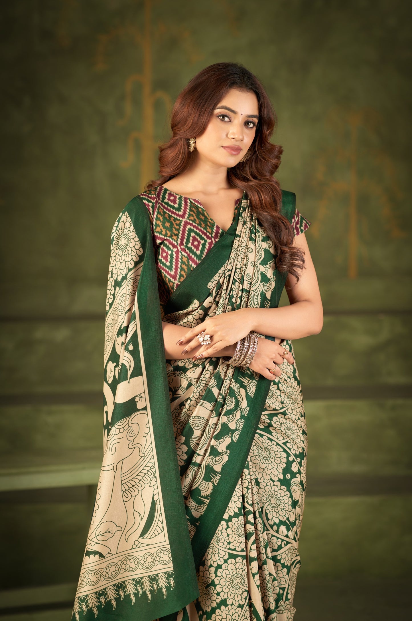 Experience the beauty of traditional Kalamkari prints on luxurious Tasar Silk, enhanced with a unique Ikkat print blouse for a sophisticated look ✨