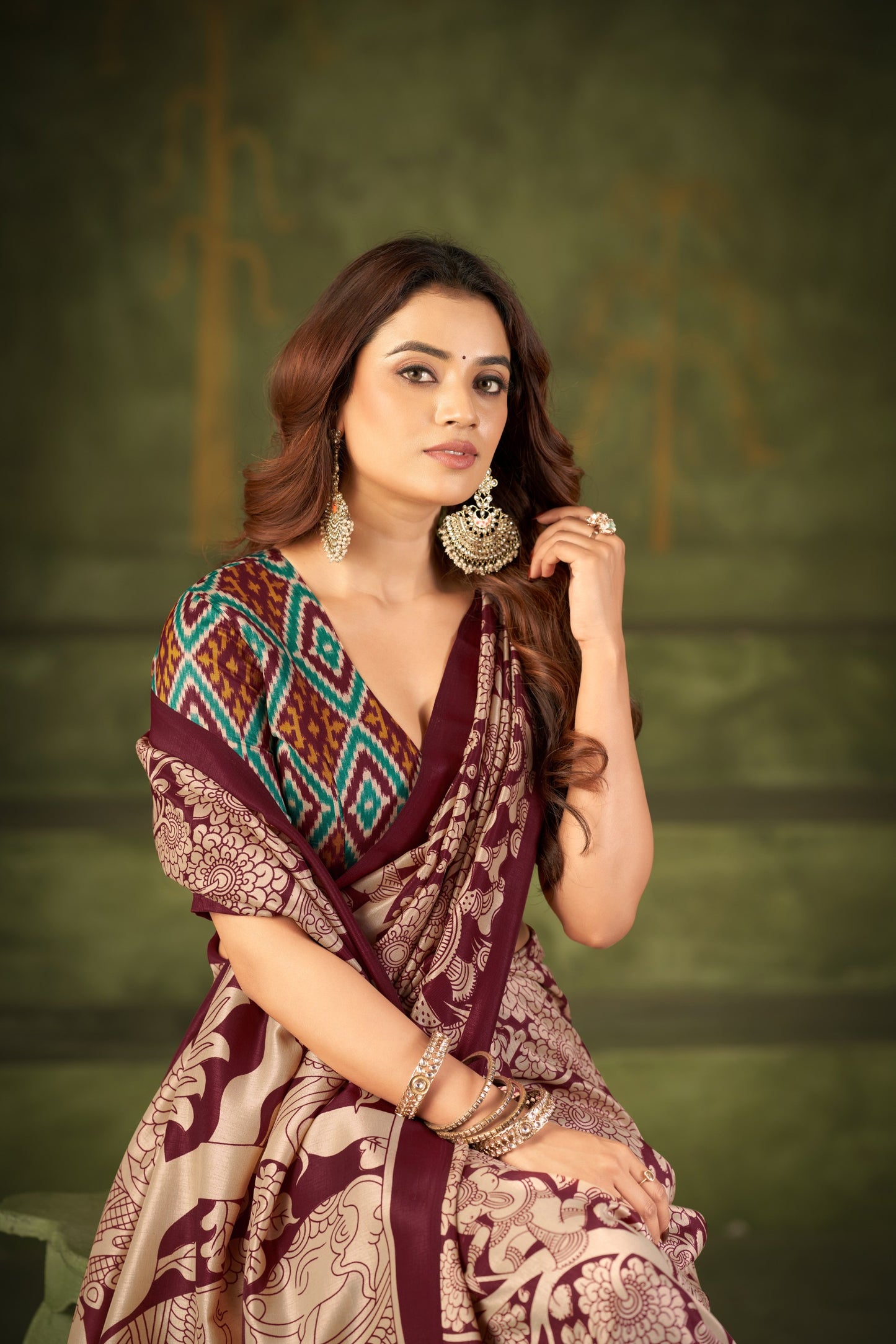 Experience the beauty of traditional Kalamkari prints on luxurious Tasar Silk, enhanced with a unique Ikkat print blouse for a sophisticated look ✨