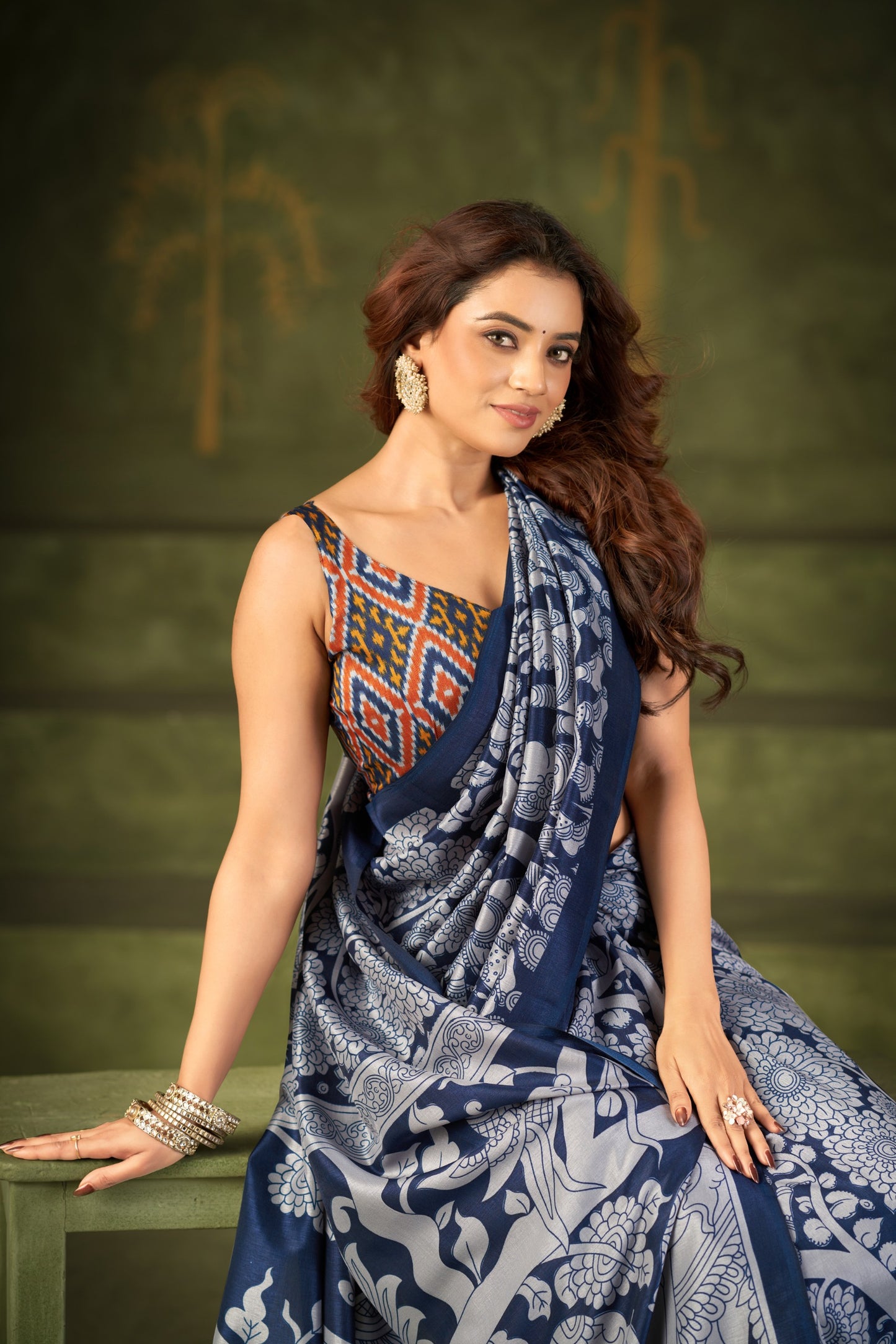 Experience the beauty of traditional Kalamkari prints on luxurious Tasar Silk, enhanced with a unique Ikkat print blouse for a sophisticated look ✨