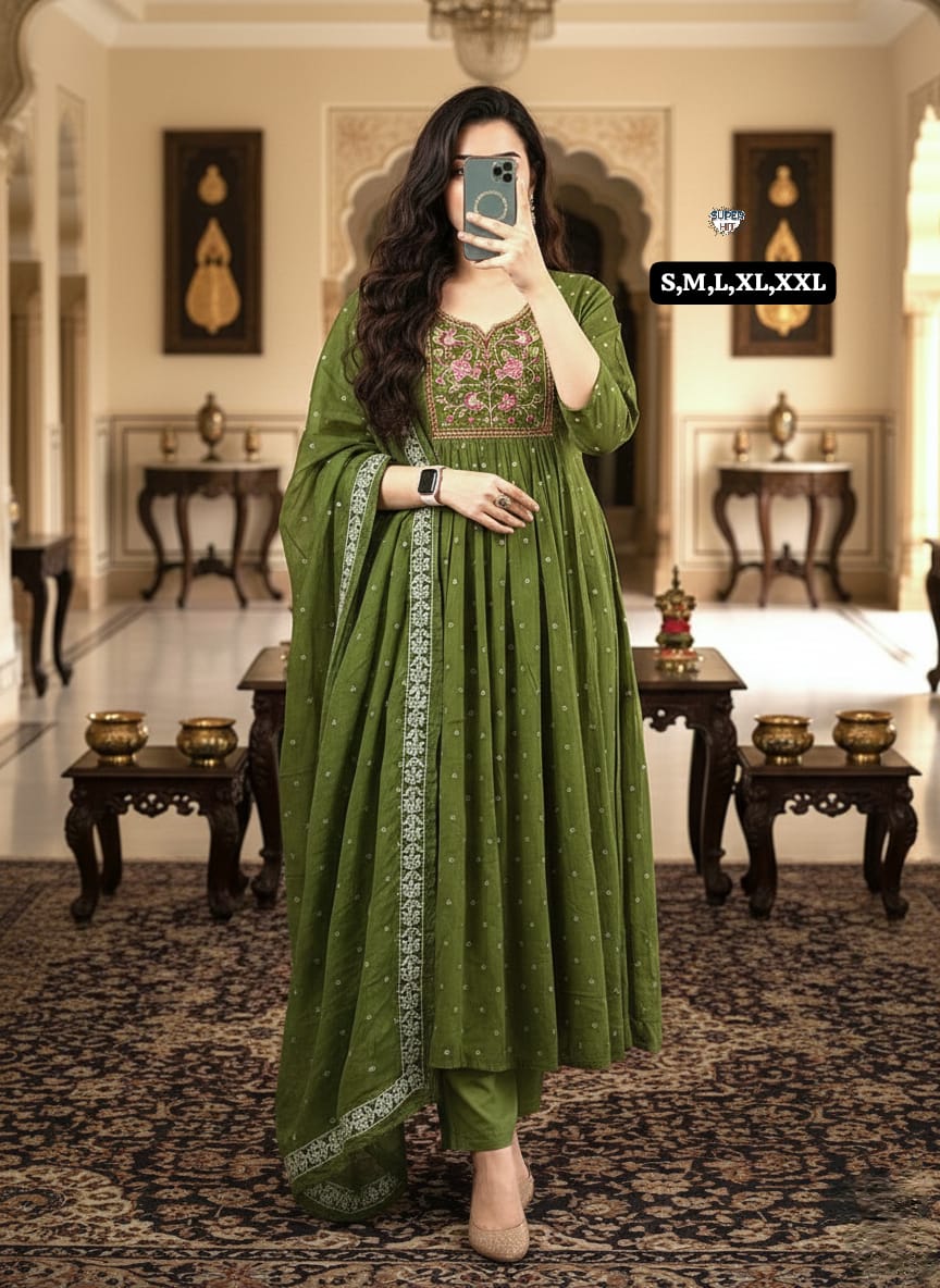 🍁Anarkali kurta set For a festive gathering, you’ll can opt for our Tier pattern with beutiful work on yoke Anarkali kurti Set