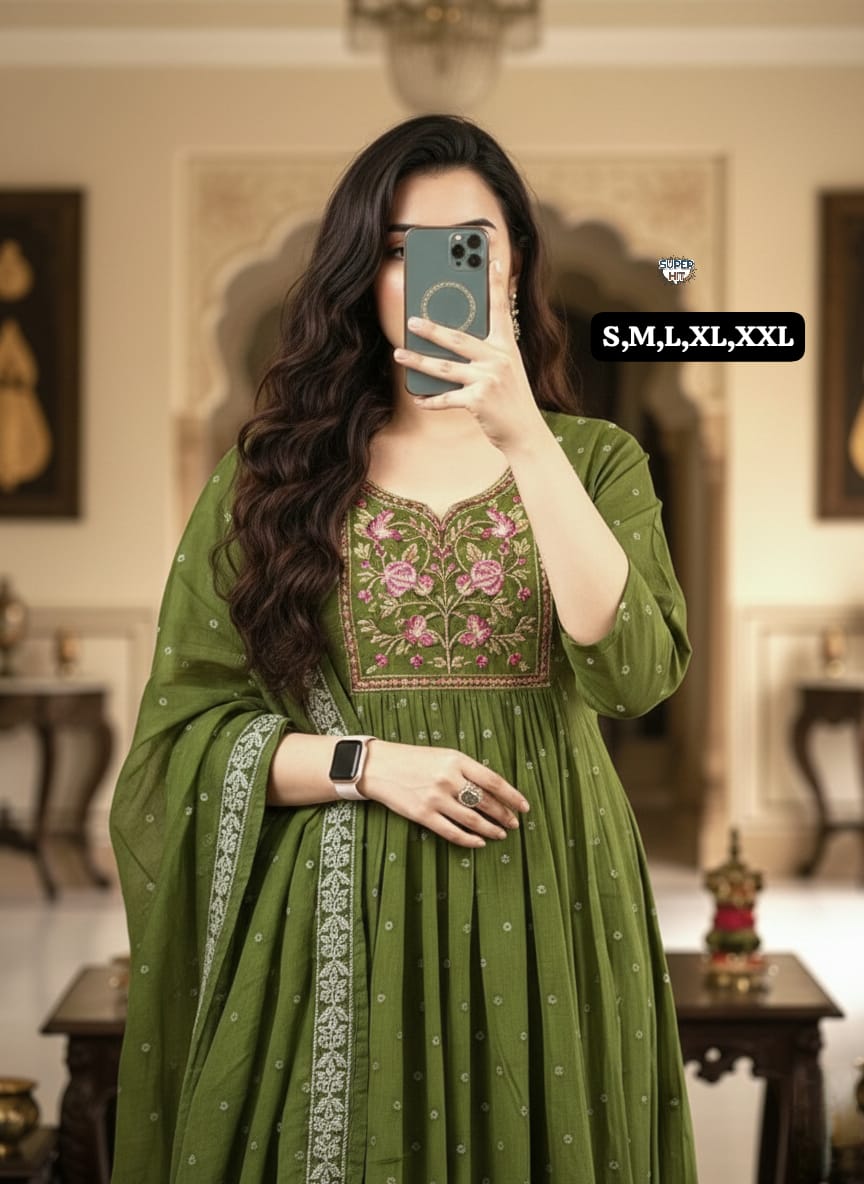 🍁Anarkali kurta set For a festive gathering, you’ll can opt for our Tier pattern with beutiful work on yoke Anarkali kurti Set